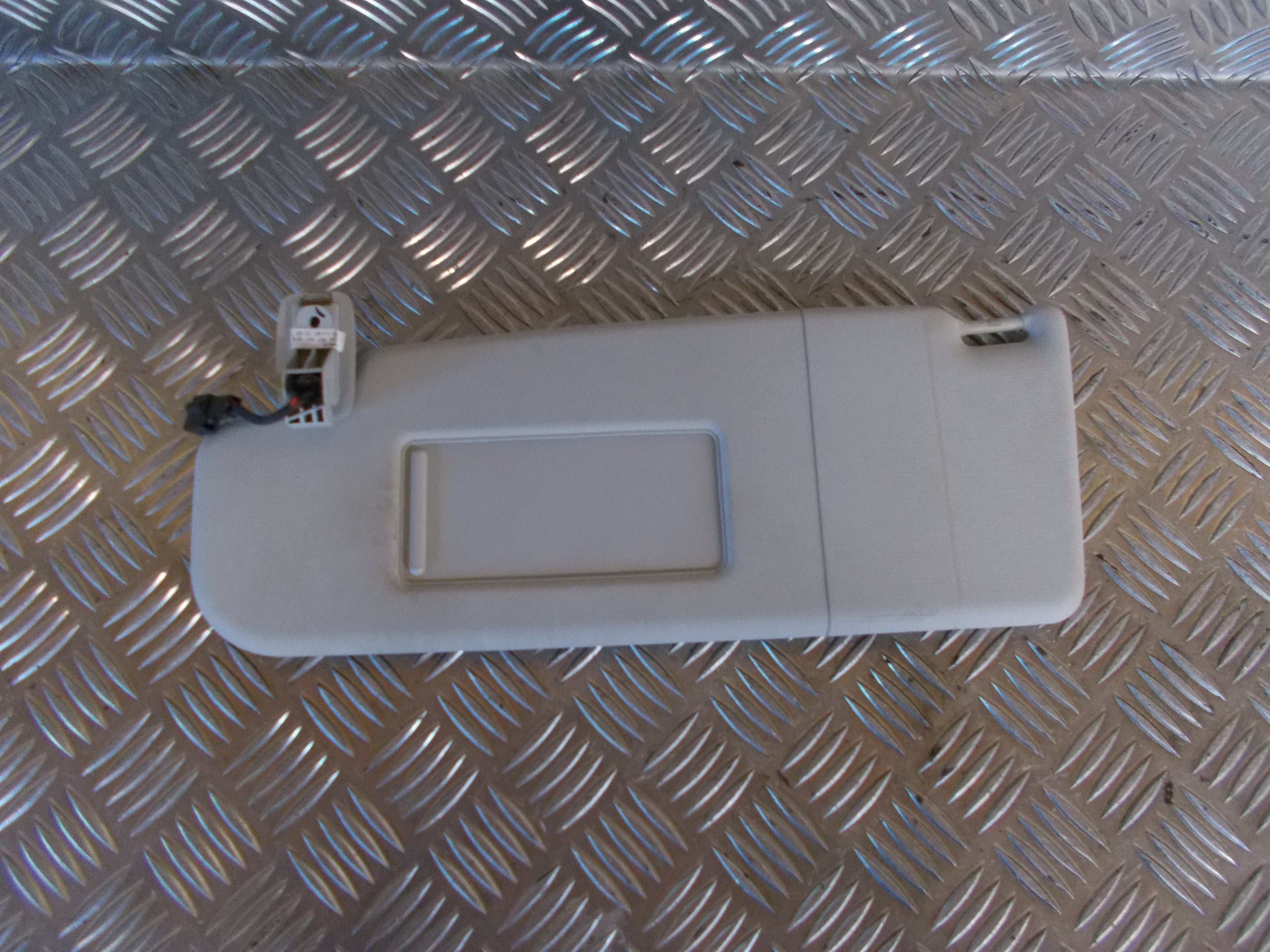 VW Passat 3C Solskærm Med OEM Nr. 1K0857551 Fra VW Ophugger