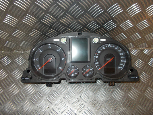 VW Passat 3C Speedometer - Instrument Med OEM Nr. 3C0920871E Fra VW Ophugger