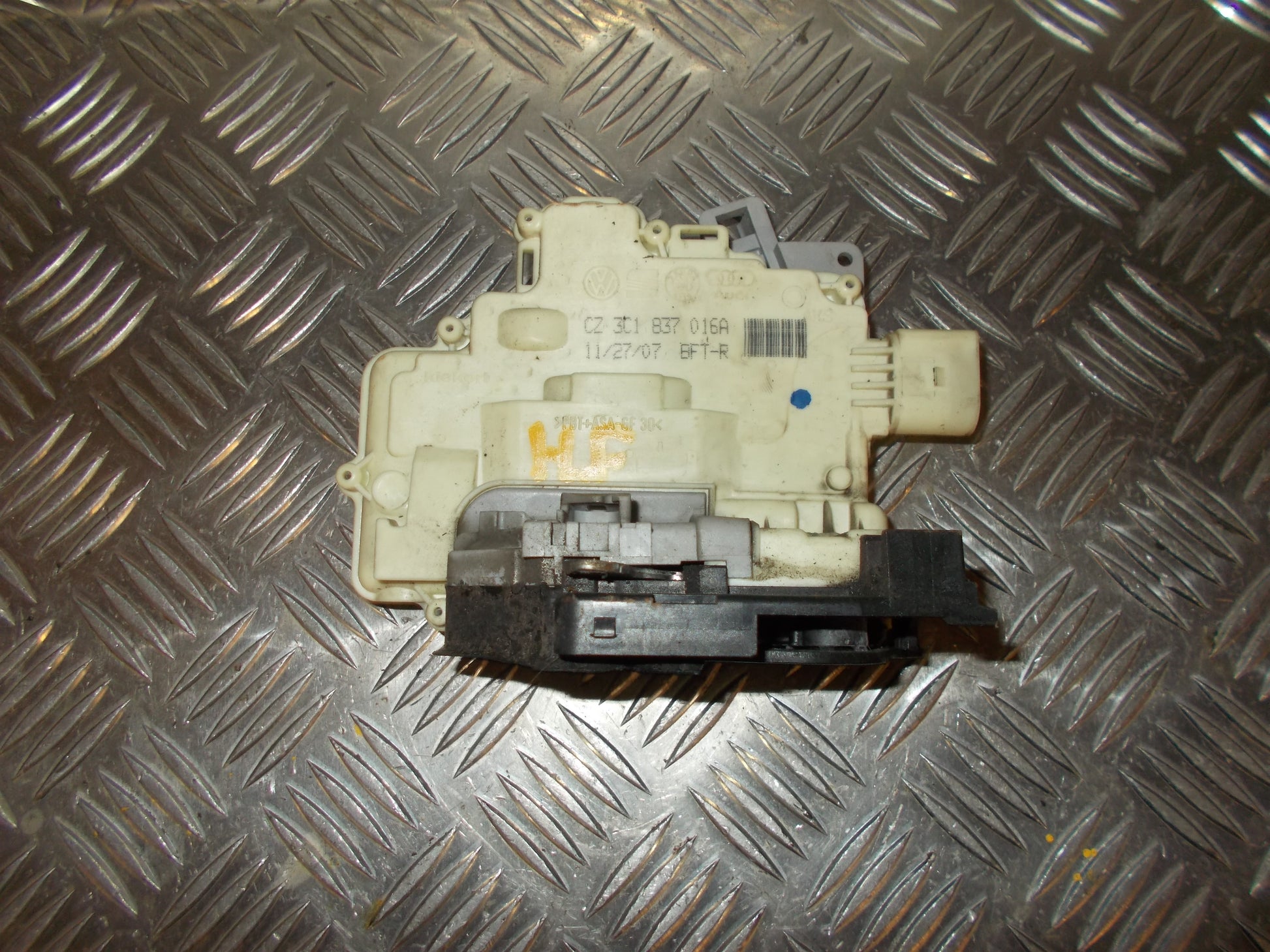 VW Passat 3C Dørlås Med OEM Nr. 3C1837016A Fra VW Ophugger