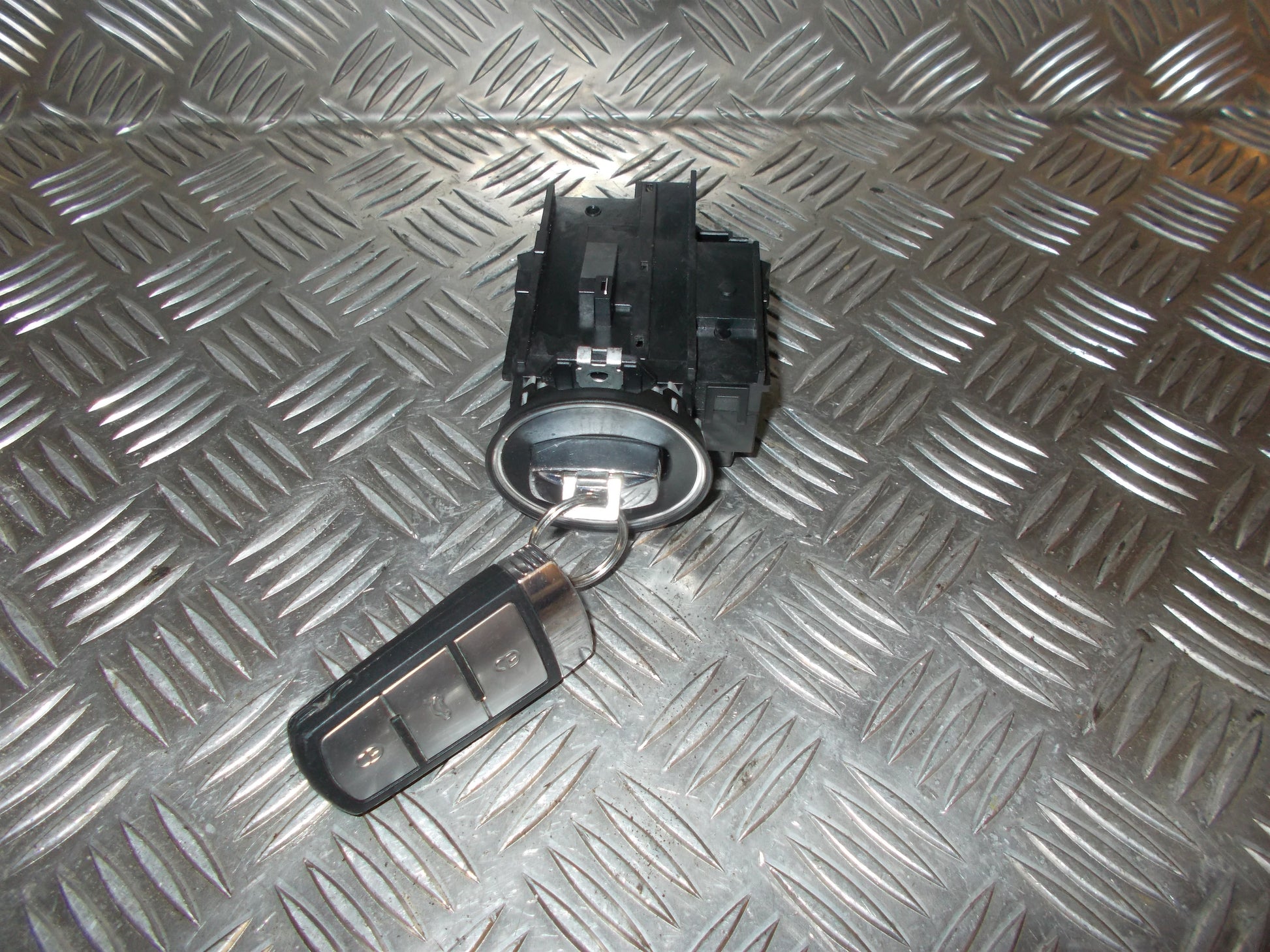 VW Passat 3C Ratlås Med OEM Nr. 3C0905843Q Fra VW Ophugger