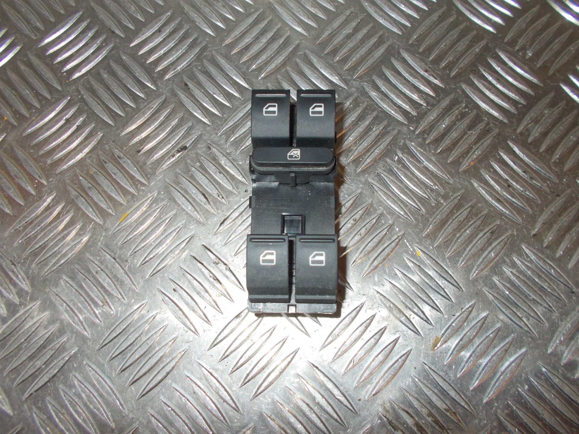 VW Golf 5 1K Kontakt Rudehejs Med OEM Nr. 1K4959857B Fra VW Ophugger