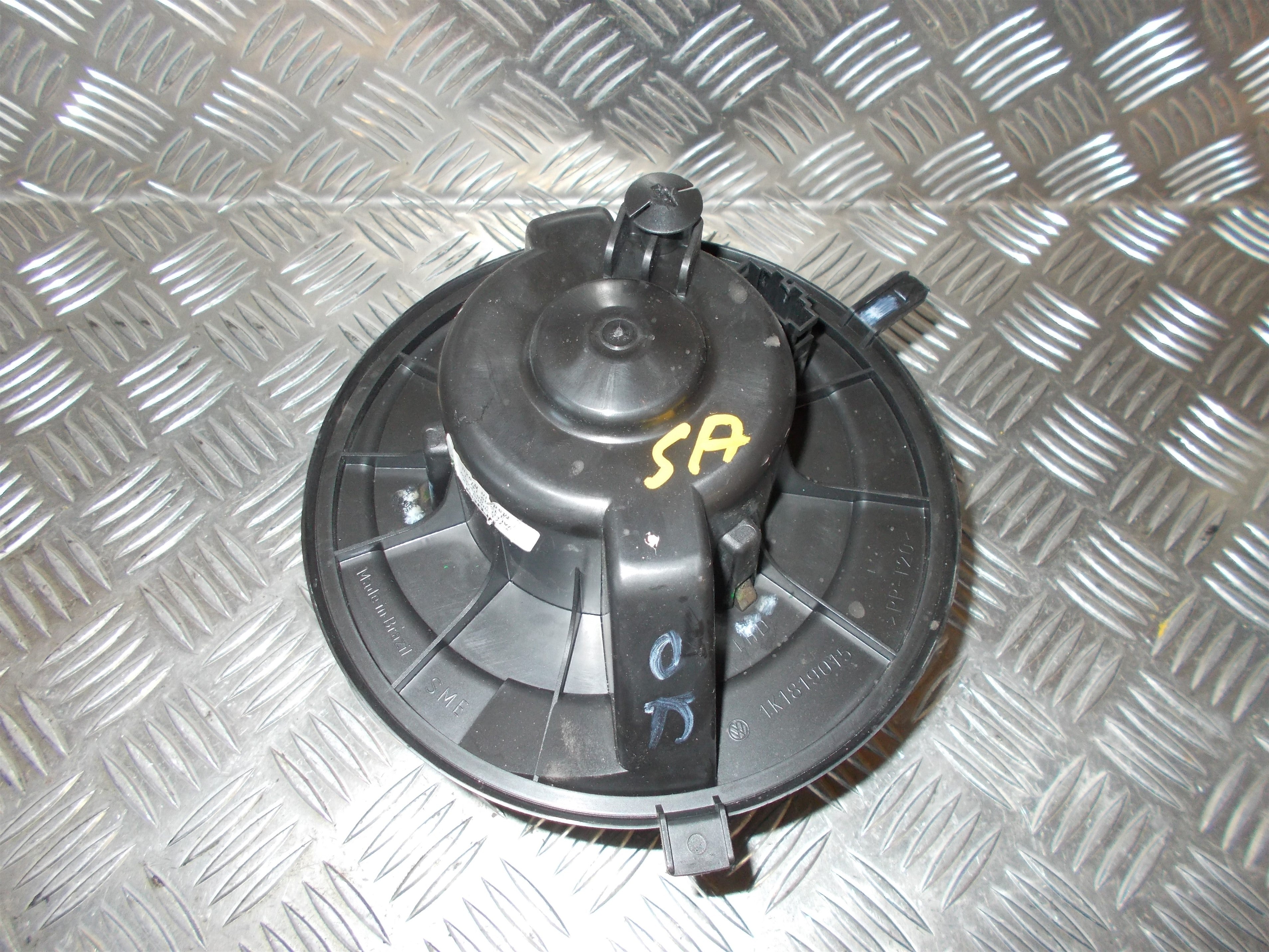 VW Golf 5 1K Varmeblæser Med OEM Nr. 1K1819015 Fra VW Ophugger
