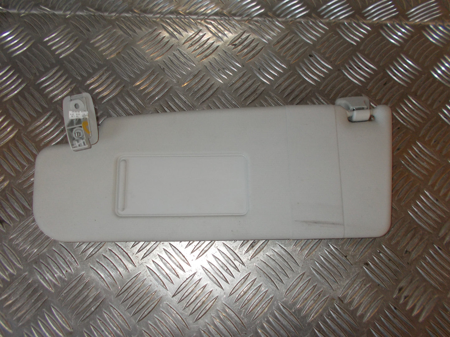 VW Golf 5 1K Solskærm Med OEM Nr. 1K0857551L Fra VW Ophugger