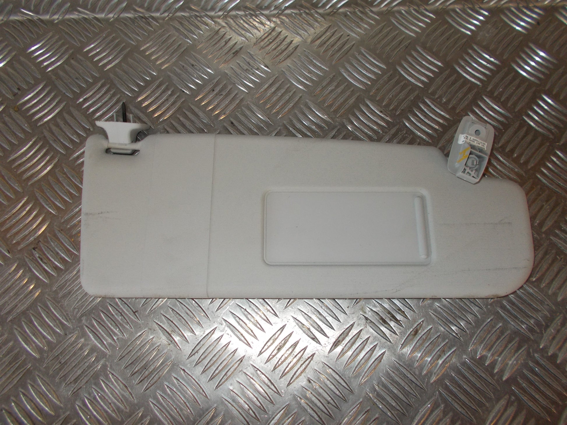 VW Golf 5 1K Solskærm Med OEM Nr. 1K0857552H Fra VW Ophugger