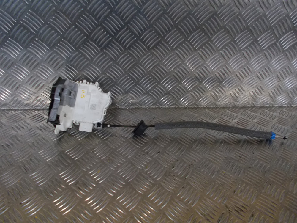 Audi A1 Dørlås Med OEM Nr. 8X0839016E Fra Audi Ophugger
