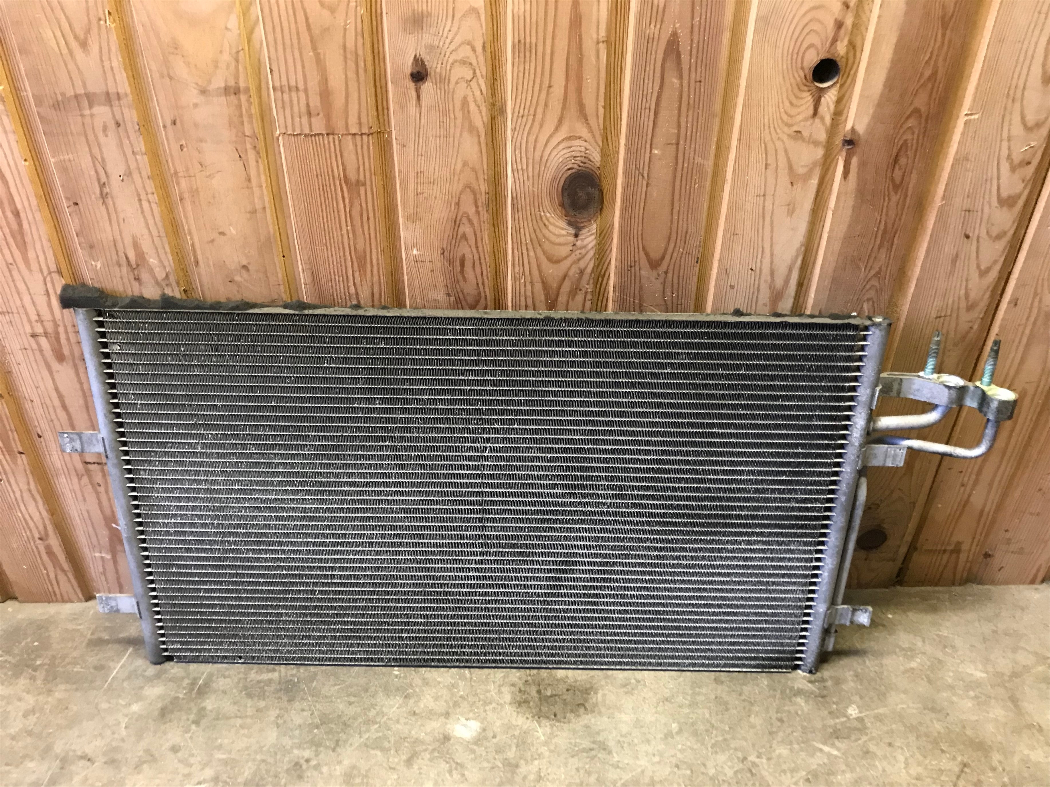 Ford Focus Køler Aircond Med OEM Nr. 3M5H19710CC Fra Ford Ophugger