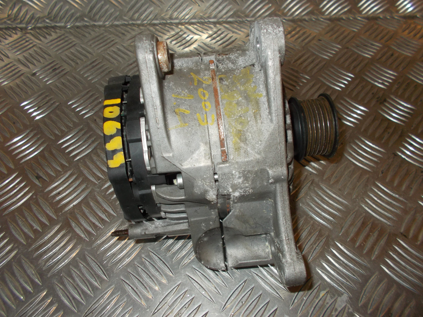 Skoda Fabia Generator Med OEM Nr. 037903025L Fra Skoda Ophugger