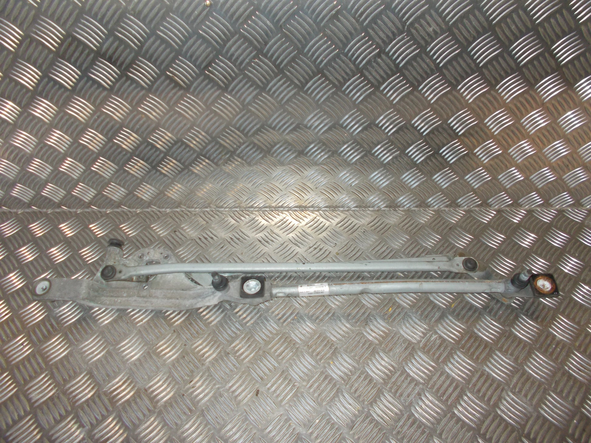 Ford Focus Viskertræk Med OEM Nr. 4M5117504AC Fra Ford Ophugger