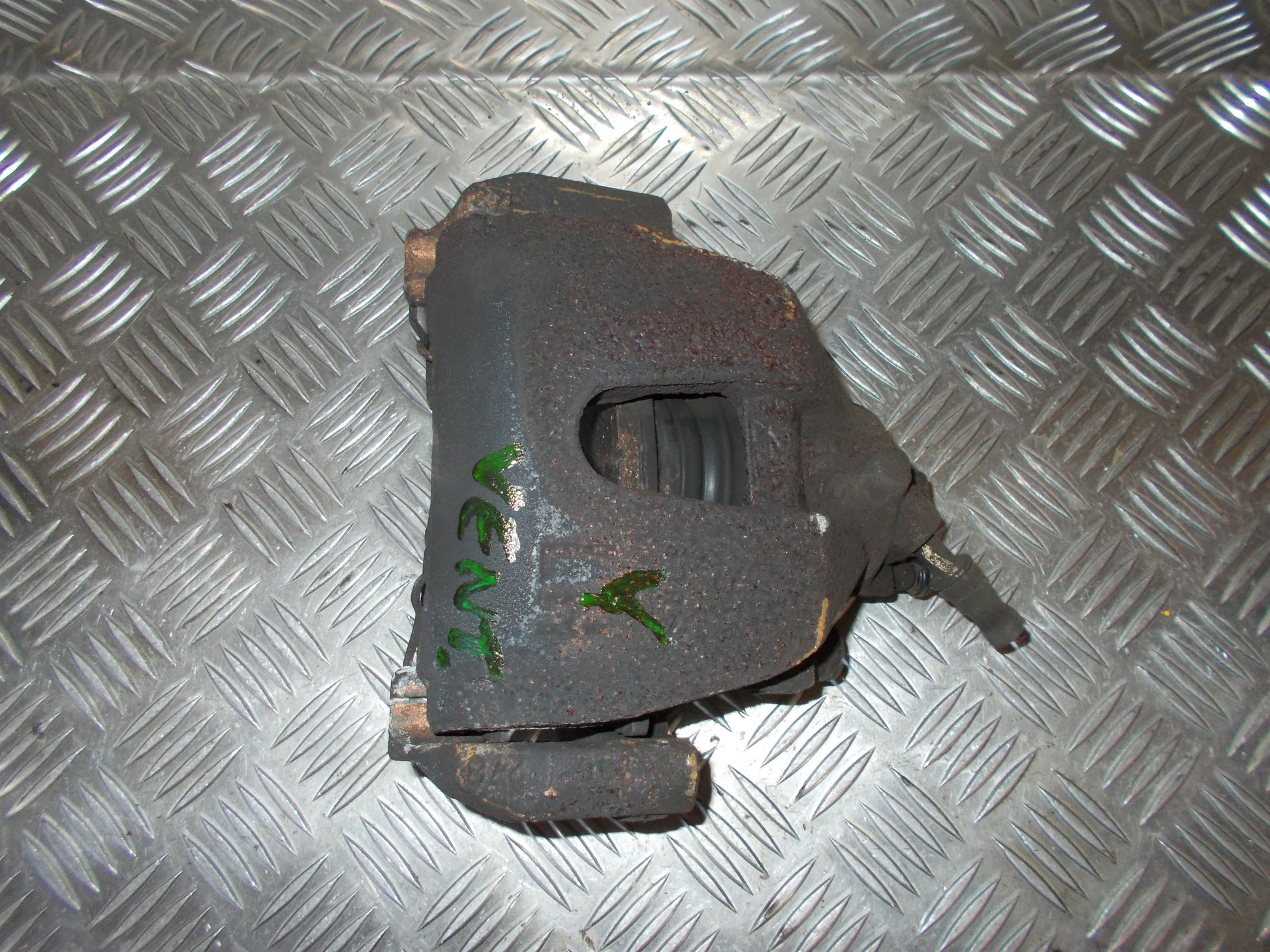 Ford Focus Bremsekaliber VF Med OEM Nr. Ophugger Fra Ford Ophugger