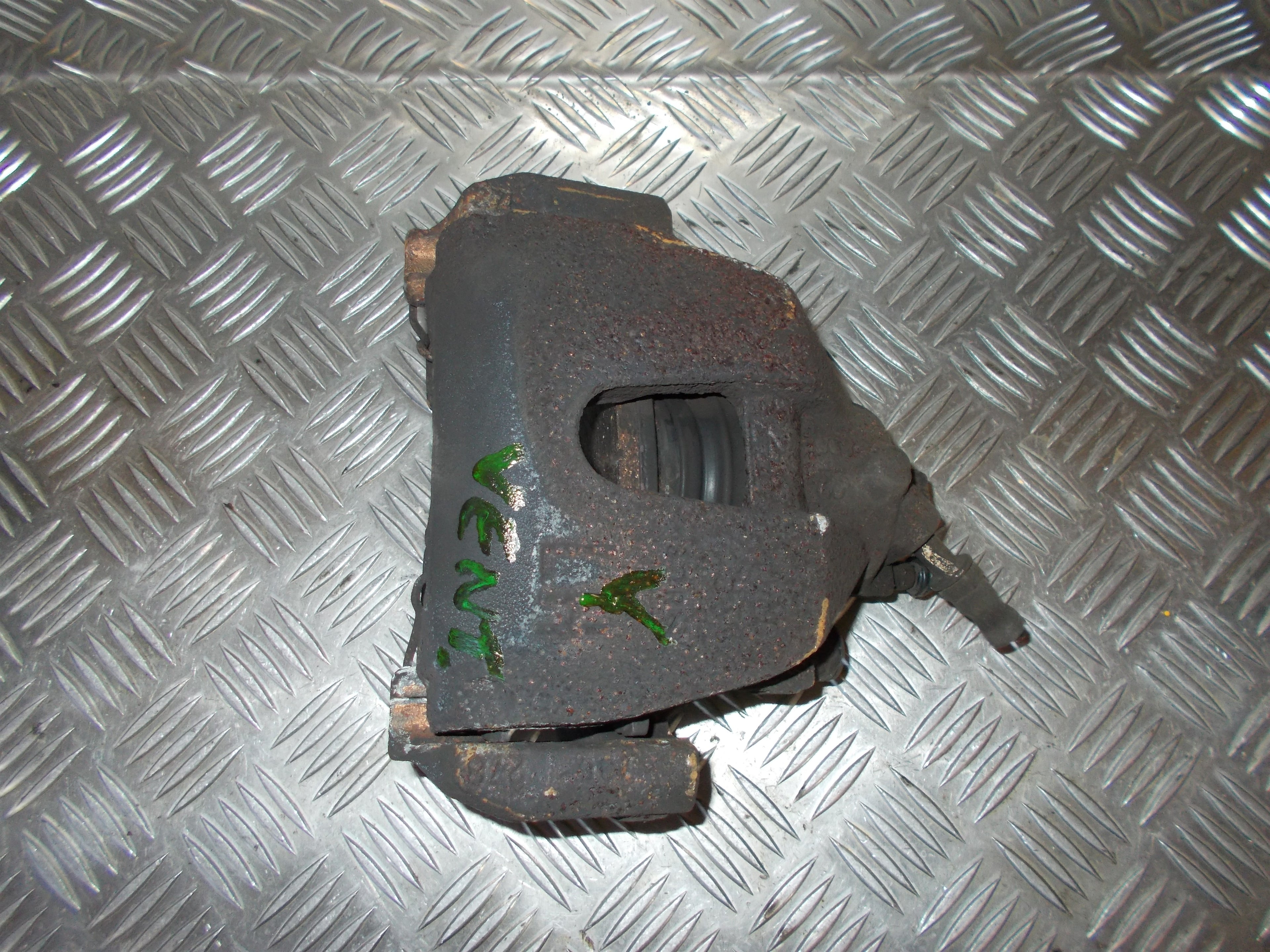 Ford Focus Bremsekaliber Vf Med OEM Nr. Ophugger Fra Ford Ophugger
