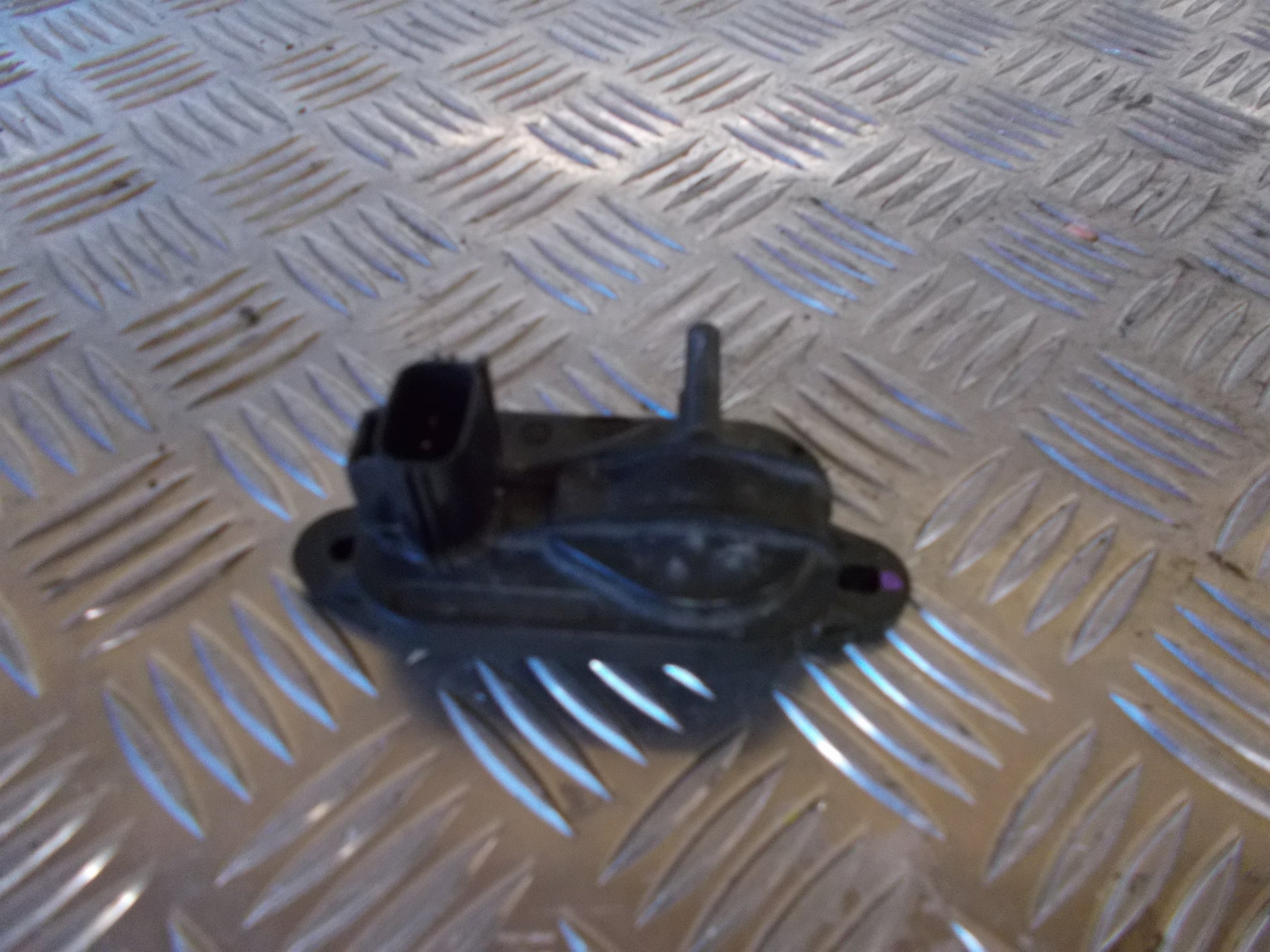 Ford Focus Vacuum Ventil Med OEM Nr. PE6045007 Fra Ford Ophugger