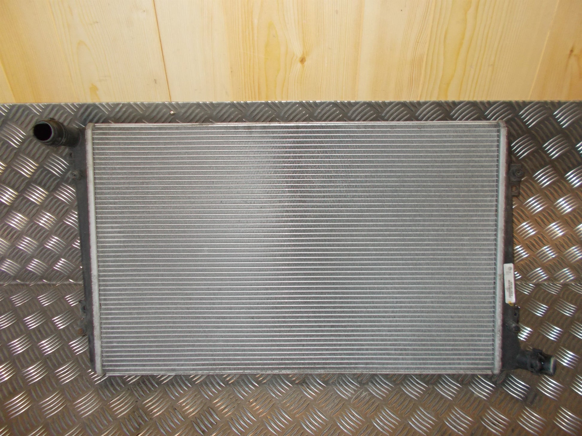VW Passat 3C Køler Med OEM Nr. 3C0121253S Fra VW Ophugger