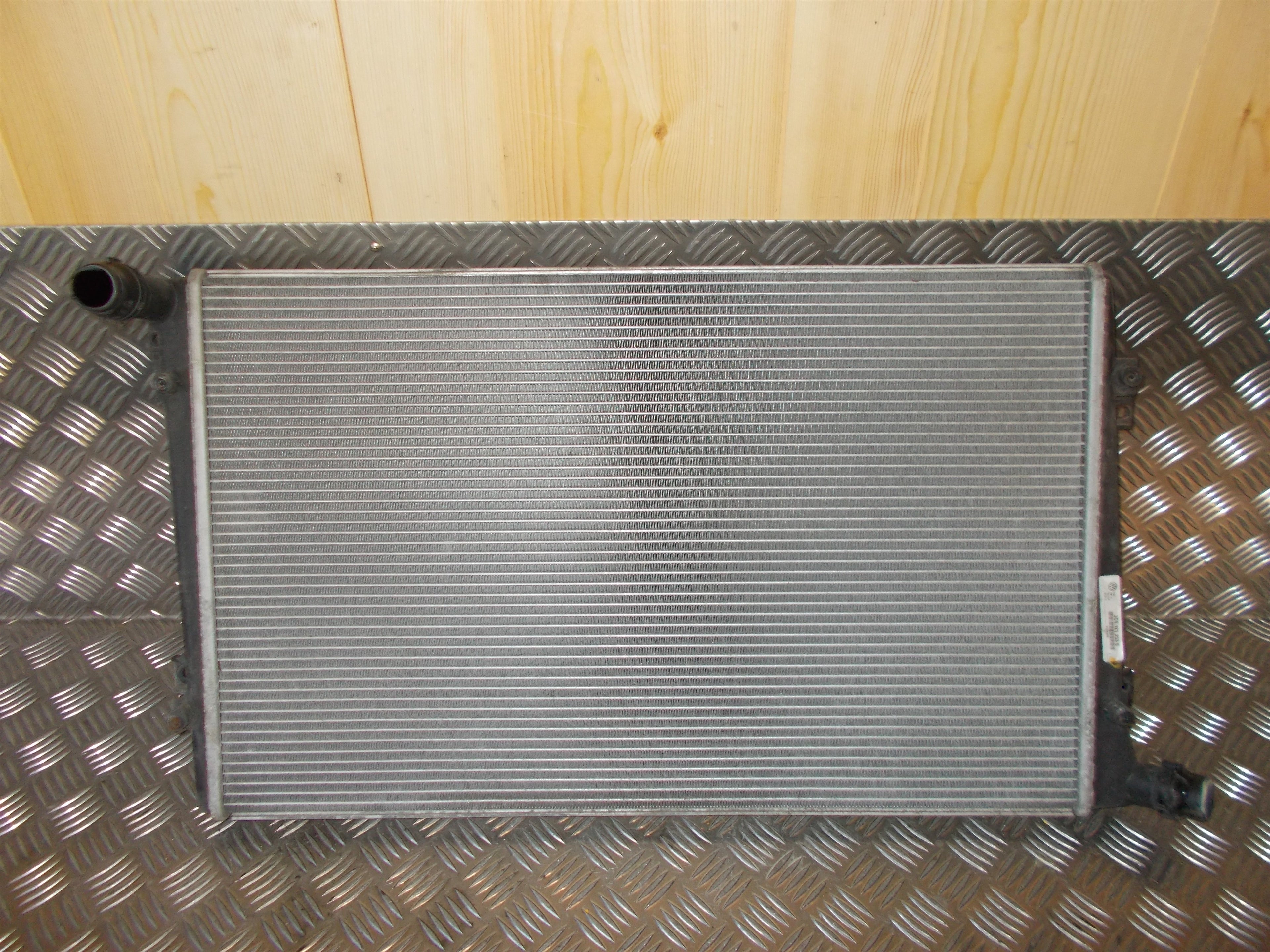 VW Passat 3C Køler Med OEM Nr. 1K0121251AM Fra VW Ophugger