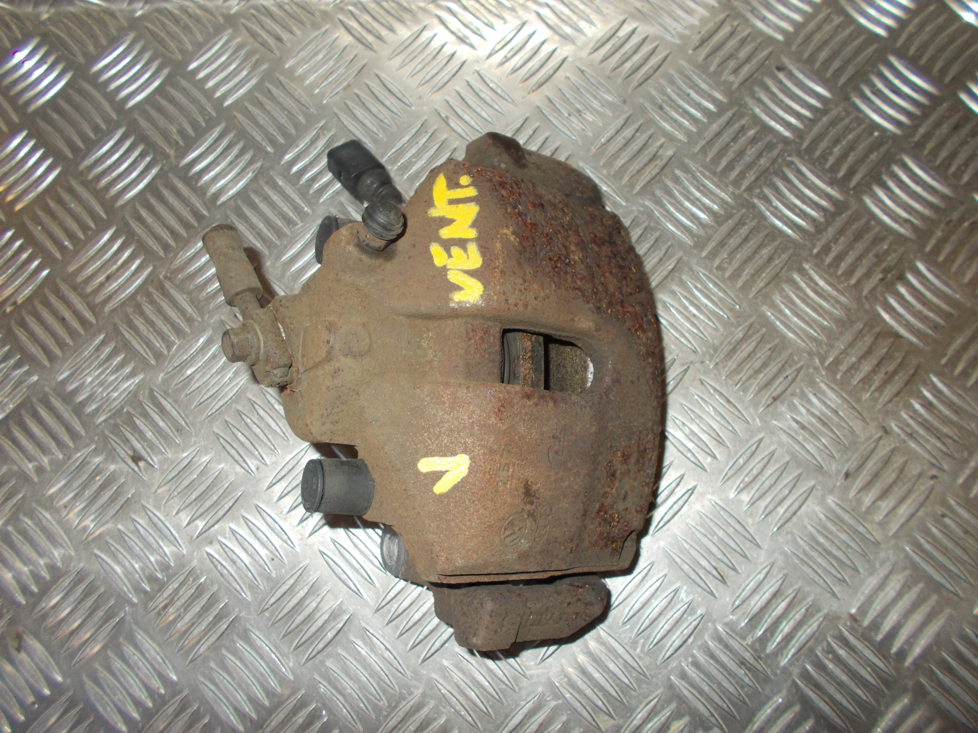 VW Passat 3C Bremsekaliber Vf Med OEM Nr. 1K0615123E Fra VW Ophugger