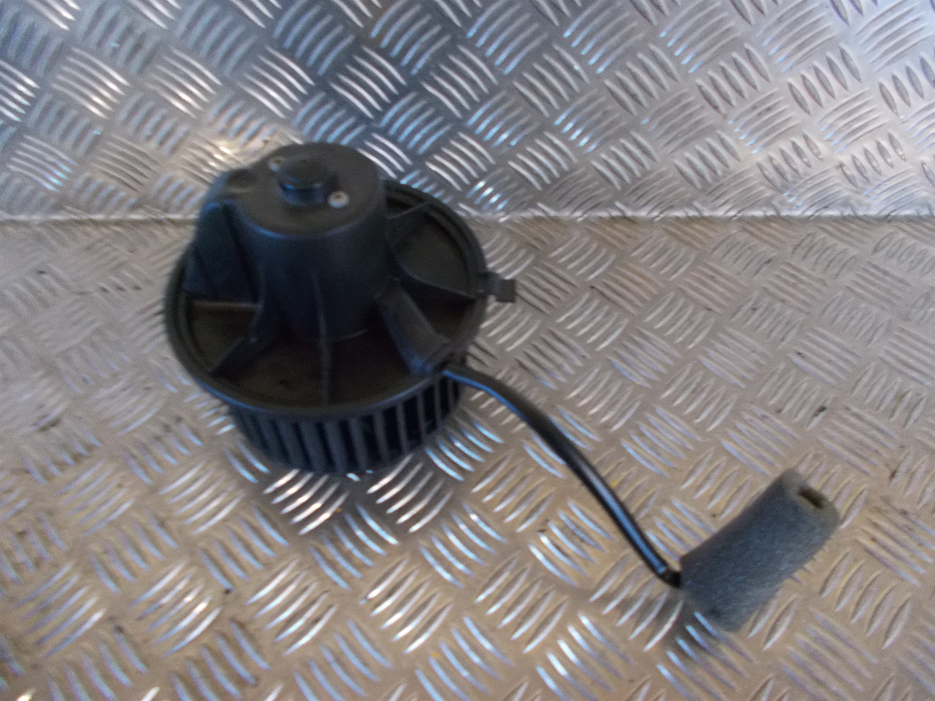 VW Transporter T4 Varmeblæser Med OEM Nr. 701819021B Fra VW Ophugger