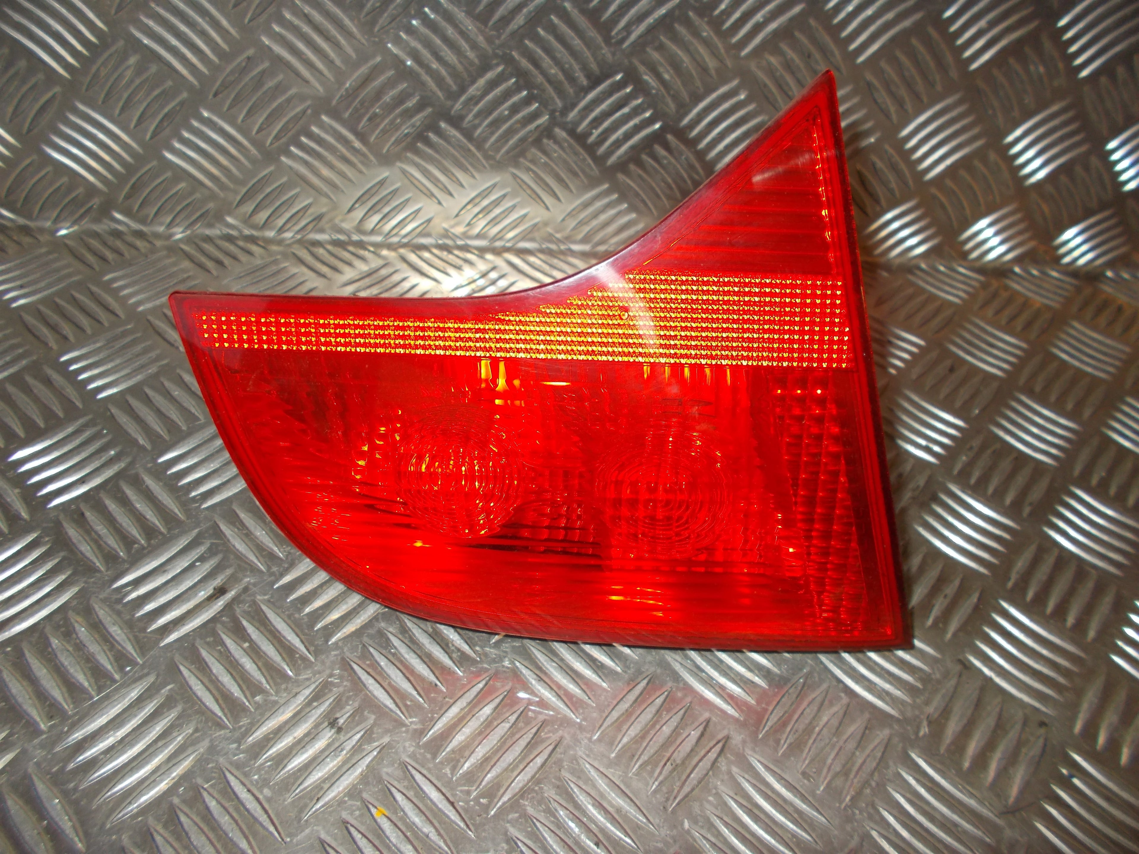 Audi A4 Baglygte Med OEM Nr. 8E9945093 Fra Audi Ophugger