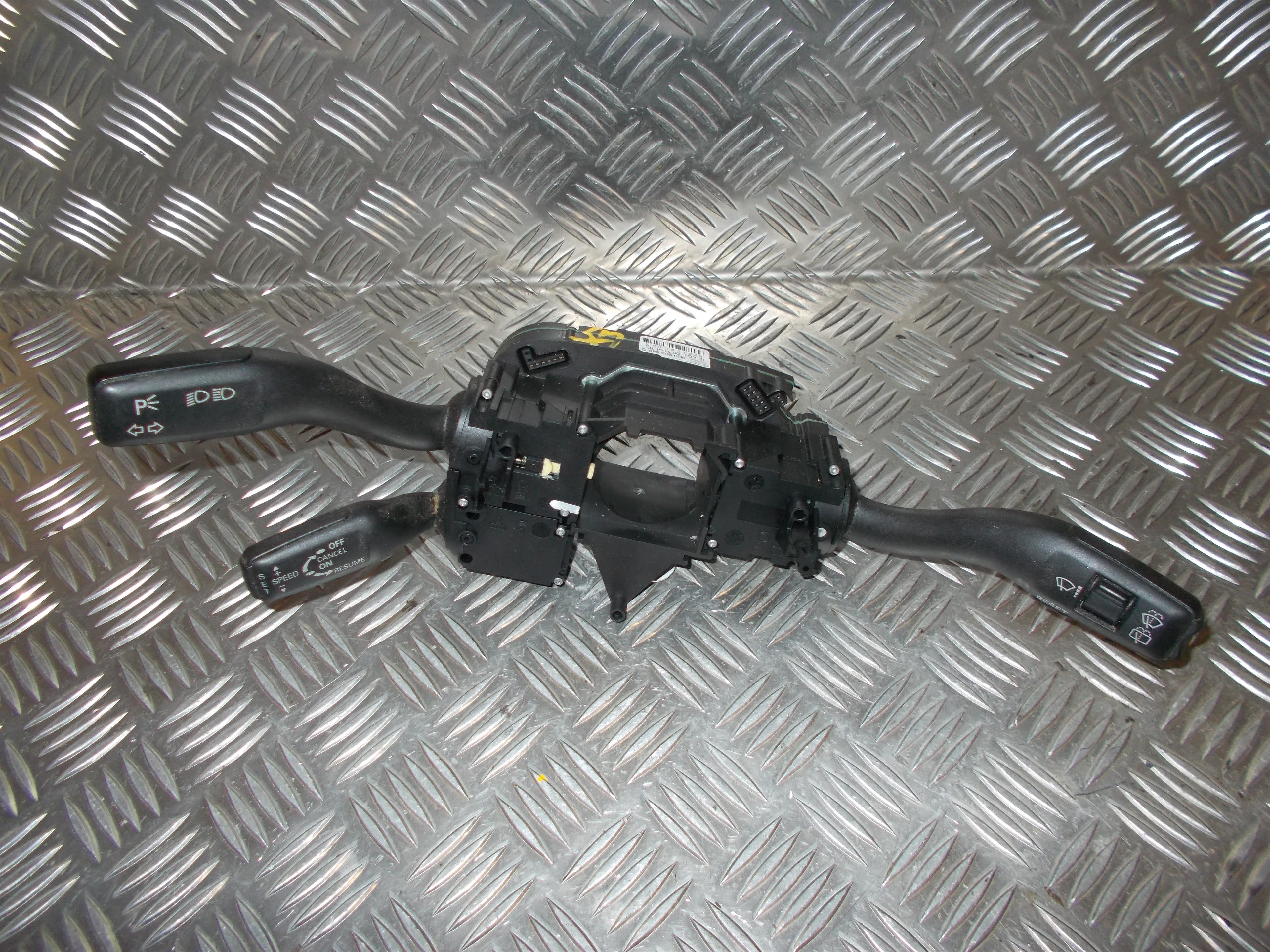 Audi A4 Kontakt Combi Med OEM Nr. 8E0953549Q Fra Audi Ophugger