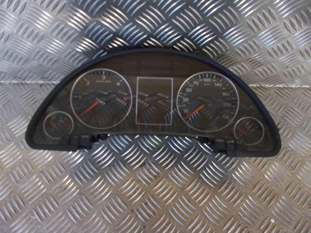 Audi A4 Speedometer - Instrument Med OEM Nr. 0263664226 Fra Audi Ophugger