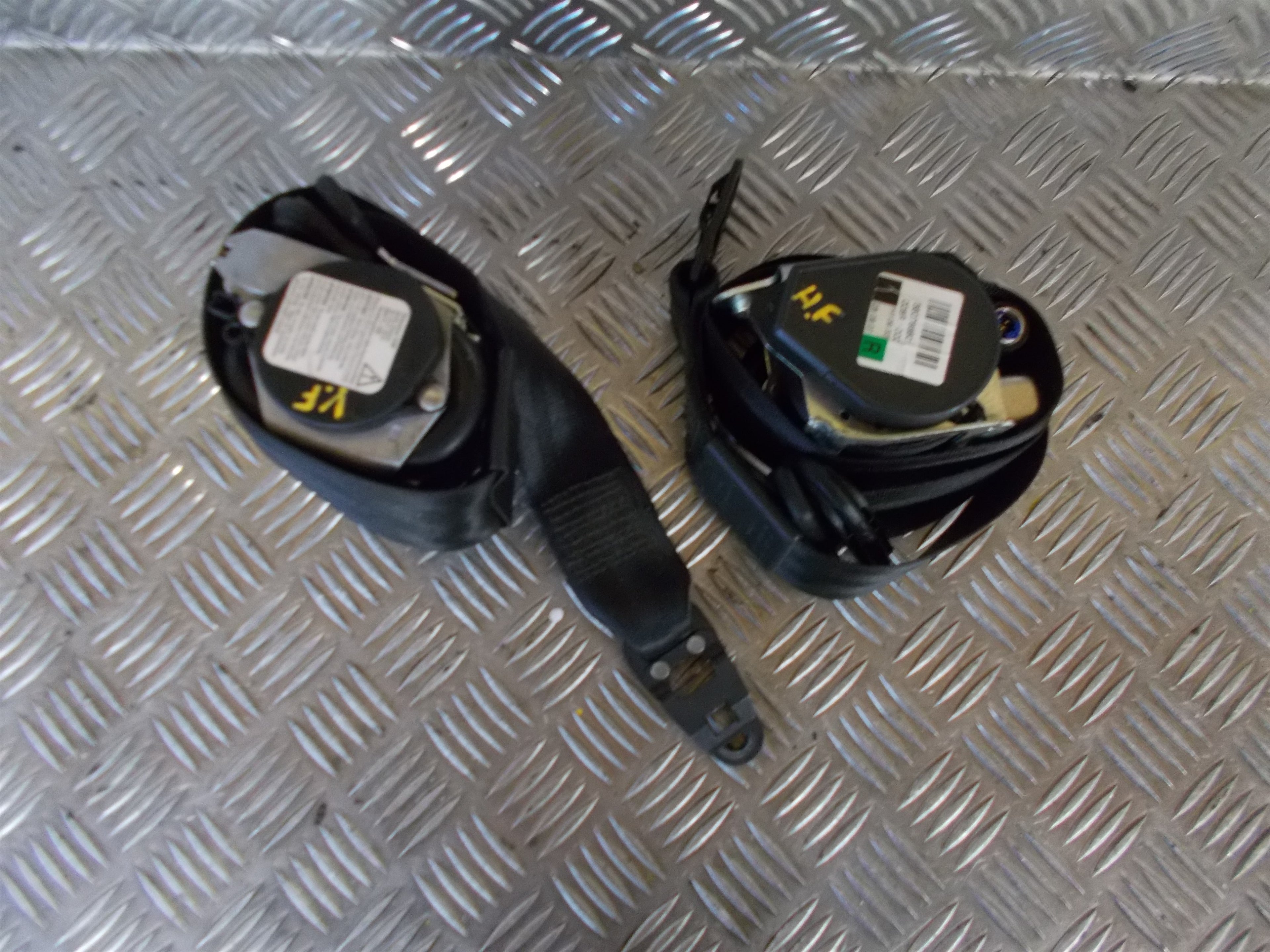 Audi A4 Sikkerhedsseler For Med OEM Nr. 8E0857706F Fra Audi Ophugger