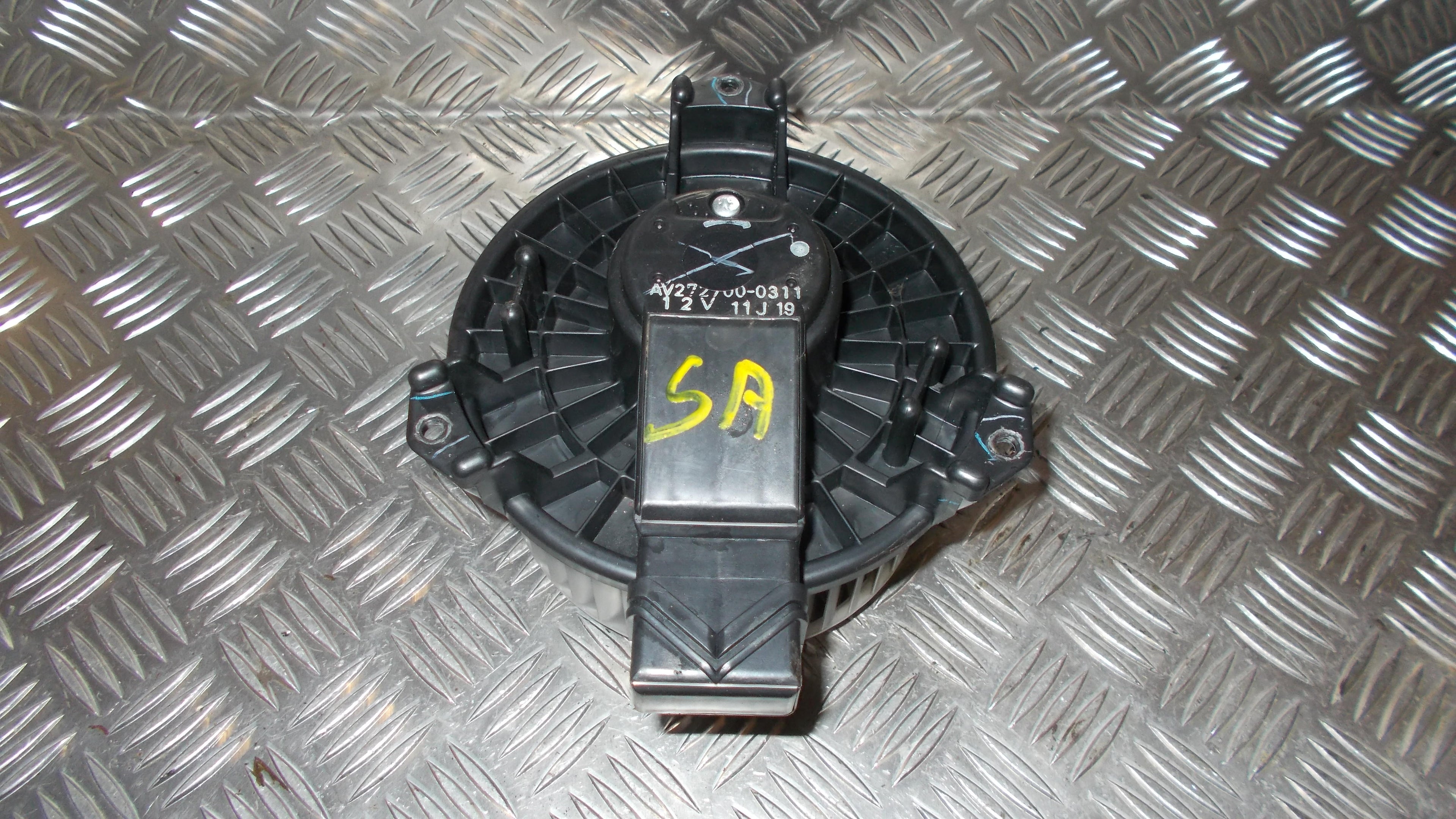 Suzuki Sx4 Varmeblæser Med OEM Nr. AV2727000311 Fra Suzuki Ophugger