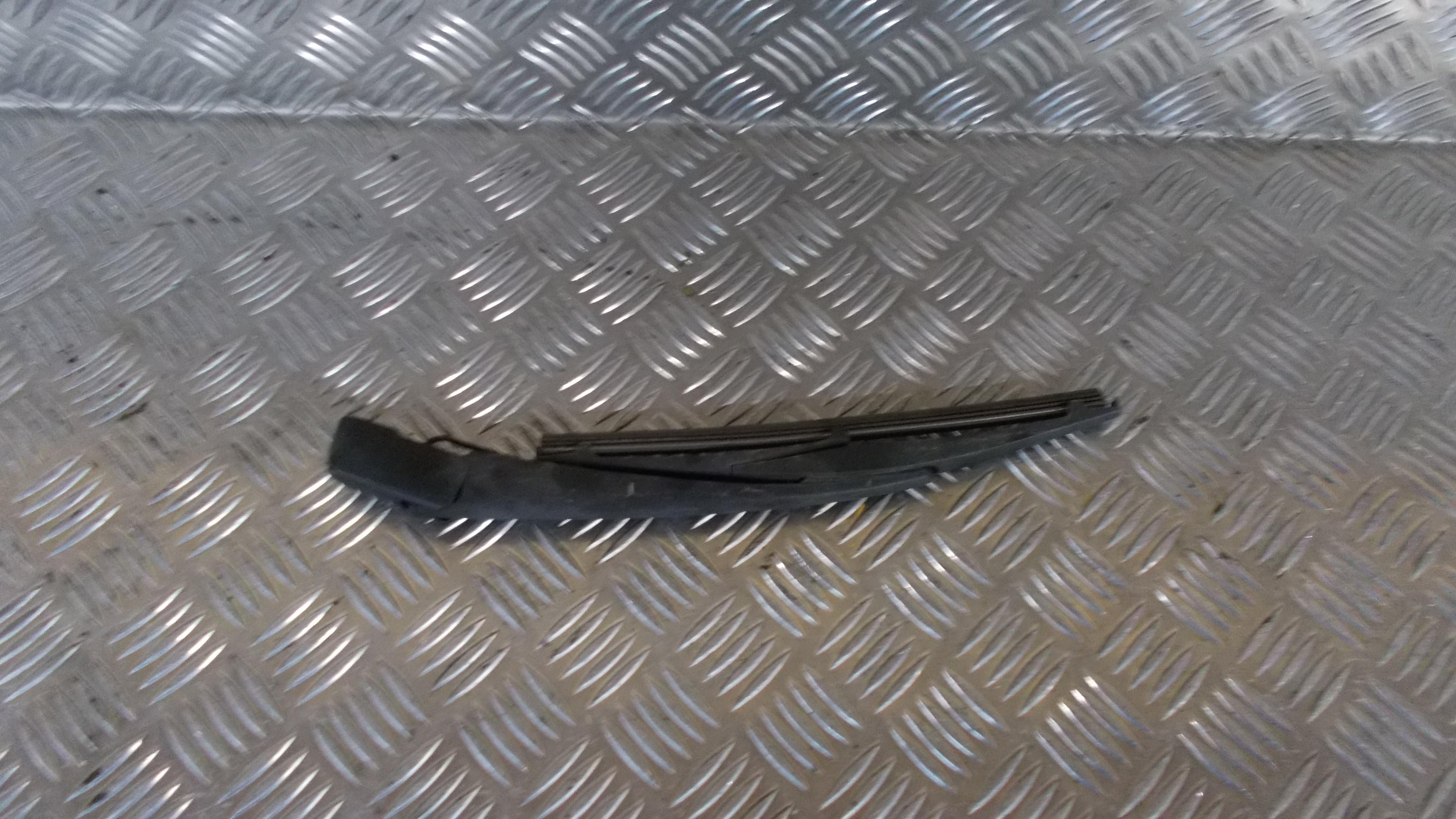 Suzuki Sx4 Viskerarm Med OEM Nr. Ophugger Fra Suzuki Ophugger