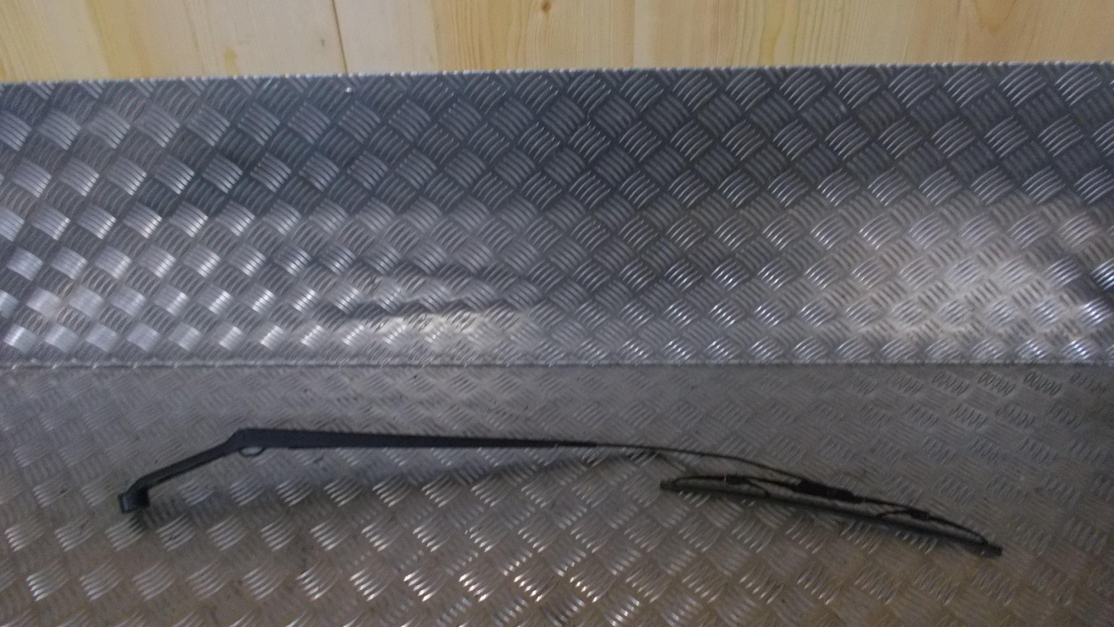 Suzuki Sx4 Viskerarm Med OEM Nr. Ophugger Fra Suzuki Ophugger
