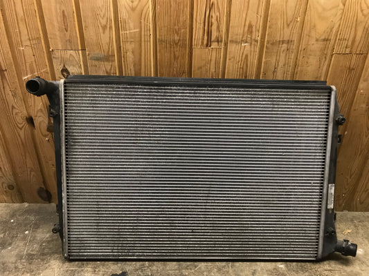 VW Touran 1T GP Køler Med OEM Nr. 1K0121251BL Fra VW Ophugger