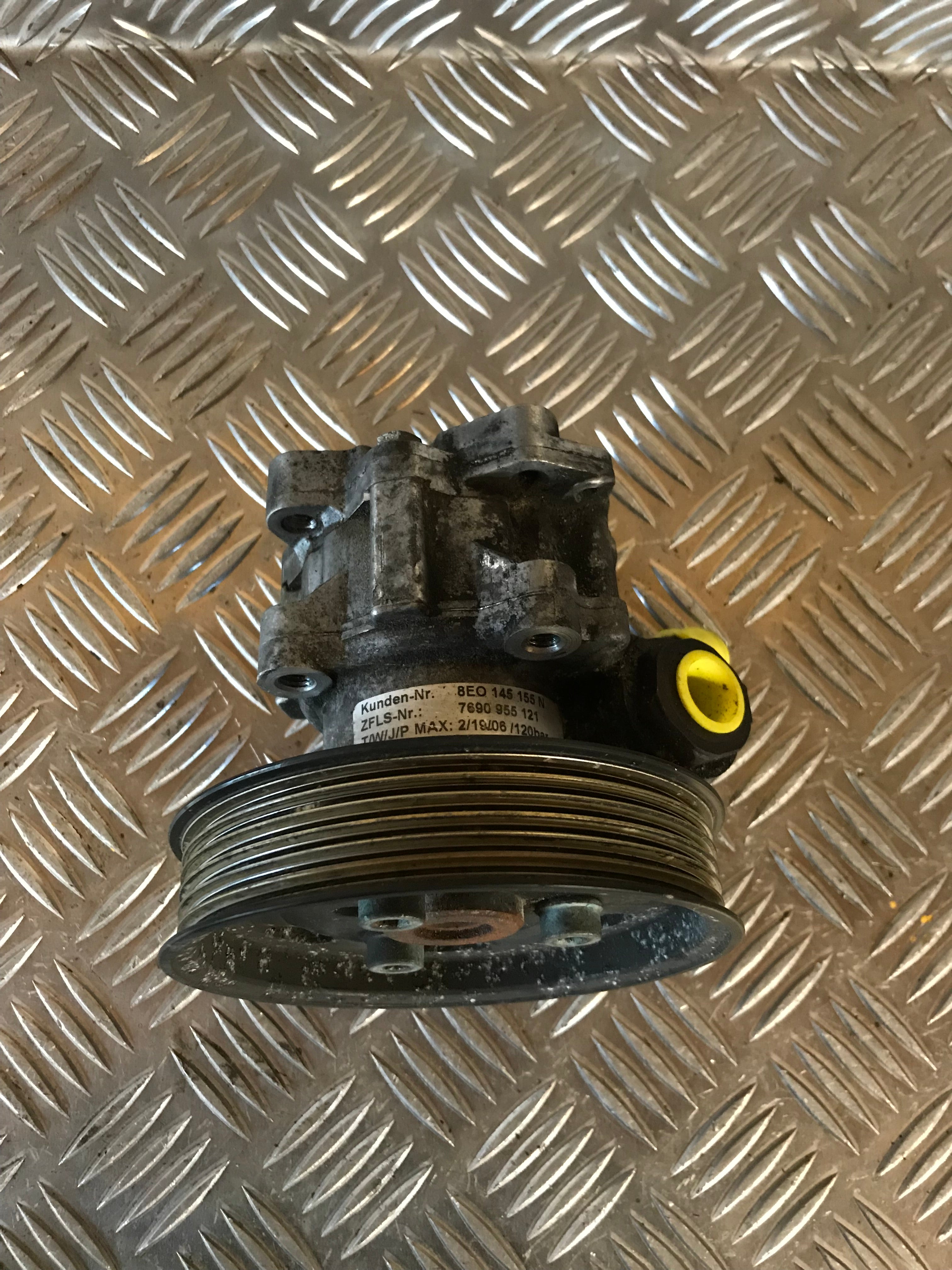 Audi A4 Servopumpe Med OEM Nr. 8E0145155N Fra Audi Ophugger