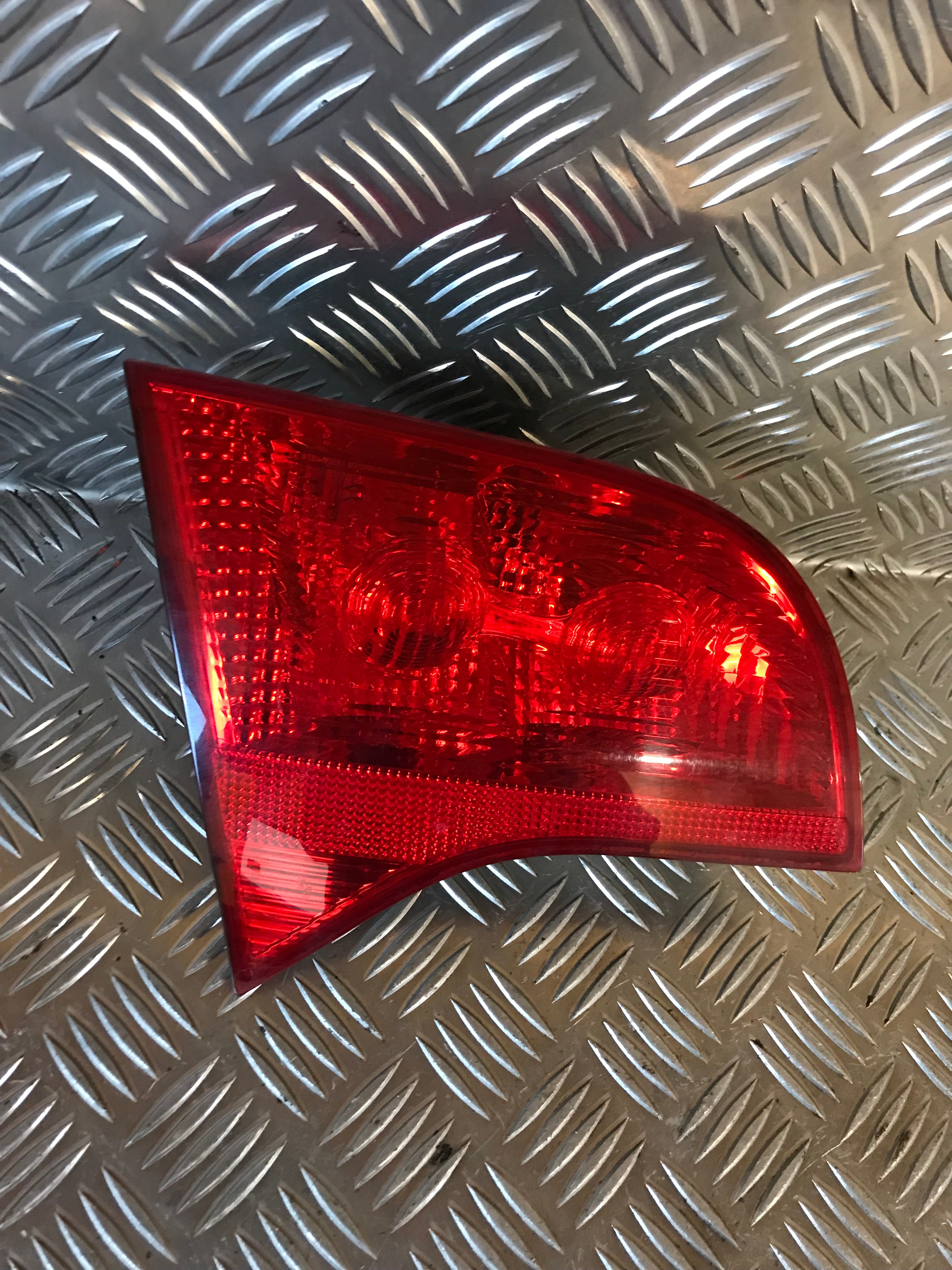 Audi A4 Baglygte Med OEM Nr. 8E9945094 Fra Audi Ophugger