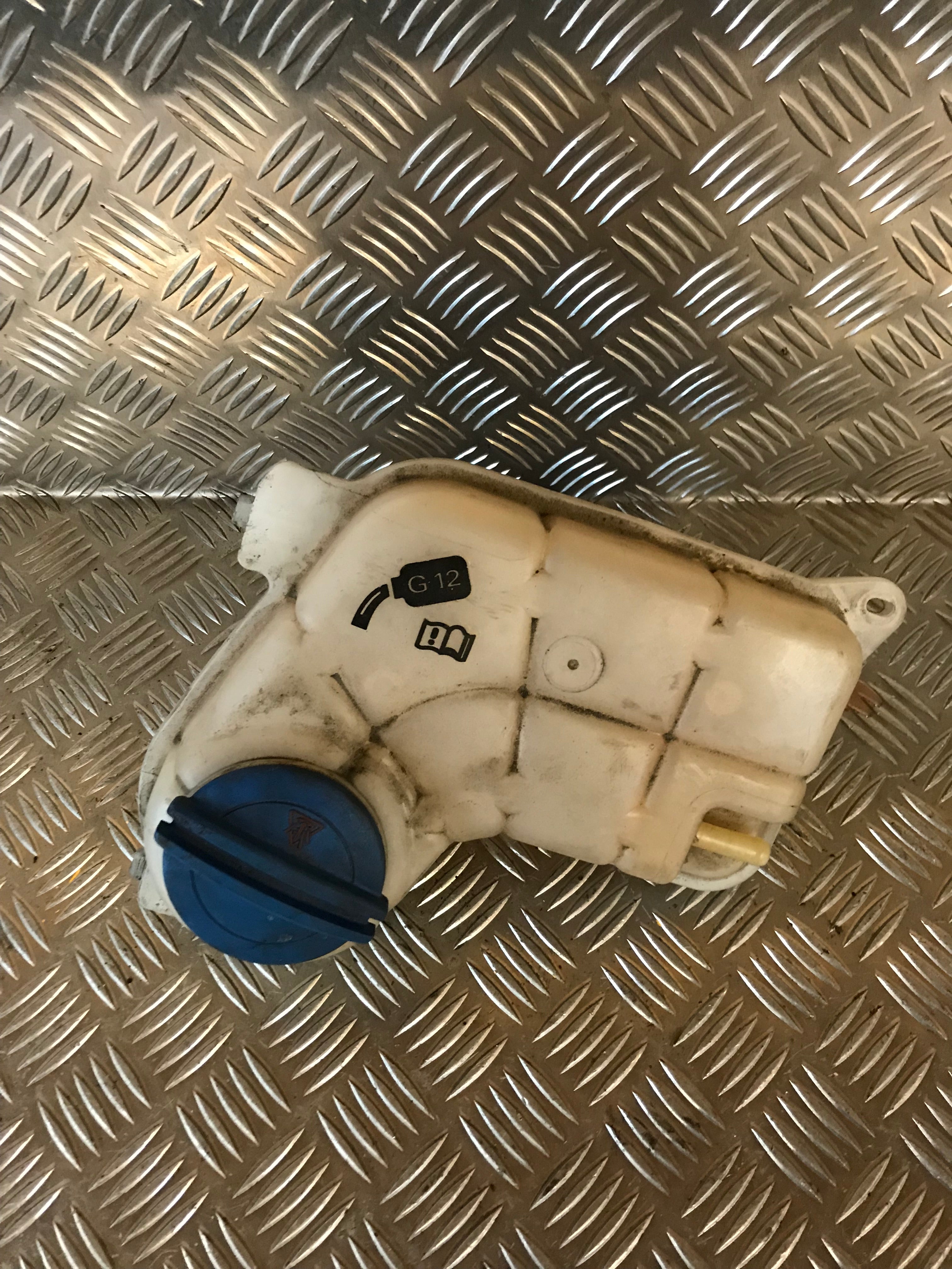 Audi A4 Ekspansionsbehold Med OEM Nr. 8E0121403 Fra Audi Ophugger