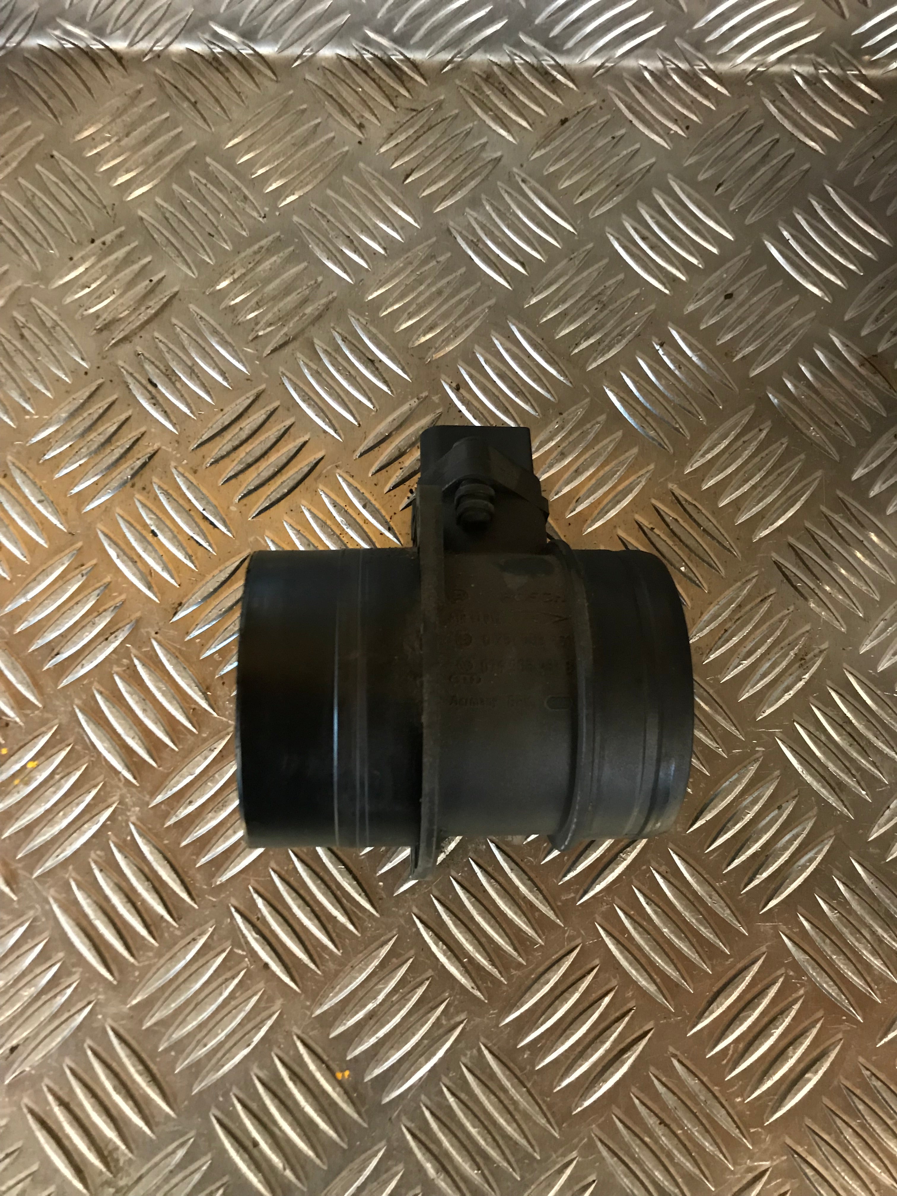 Audi A4 Luftmængdemåler Med OEM Nr. 0281002461 Fra Audi Ophugger
