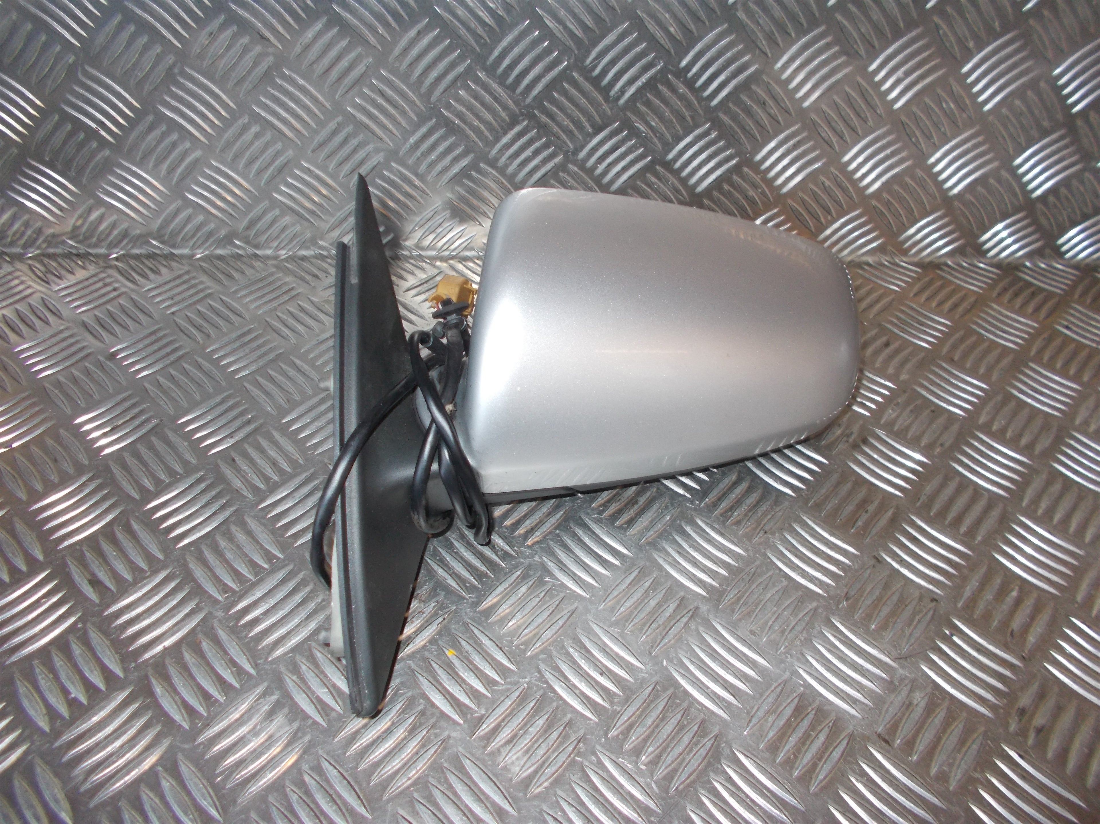 Audi A4 Sikkerhedsseler For Med OEM Nr. 8E0857705F Fra Audi Ophugger