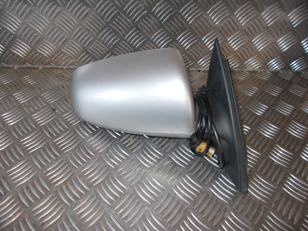 Audi A4 Sikkerhedsseler For Med OEM Nr. 8E0857706F Fra Audi Ophugger
