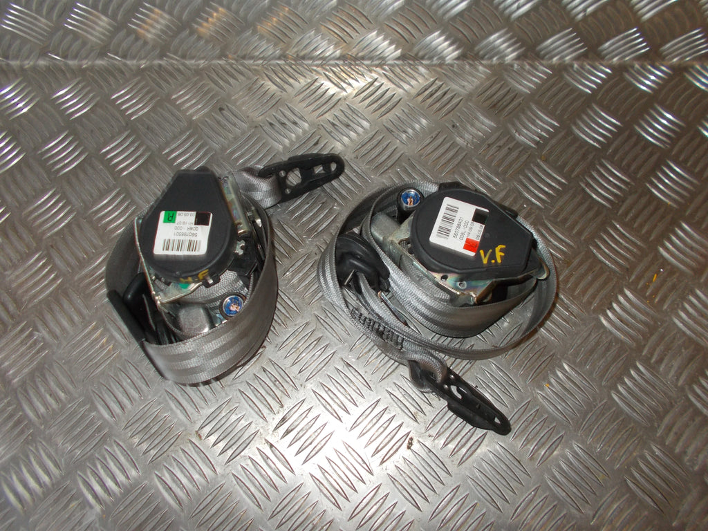 Audi A4 Sikkerhedsseler For Med OEM Nr. 8E0857705F Fra Audi Ophugger