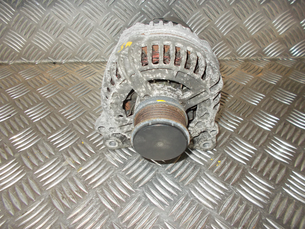 Audi A4 Generator Med OEM Nr. 06F90323J Fra Audi Ophugger