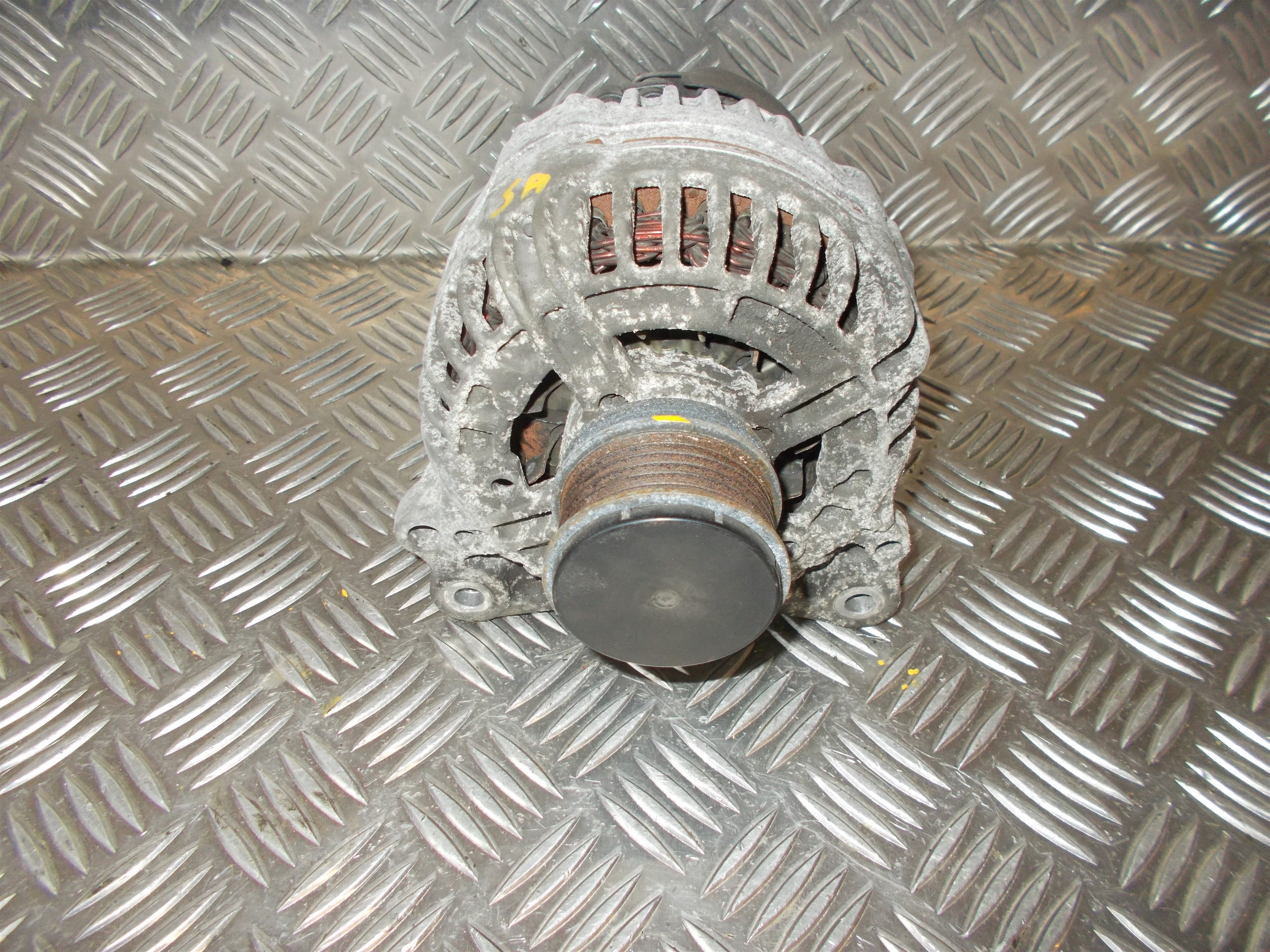 Audi A4 Generator Med OEM Nr. 06F90323J Fra Audi Ophugger