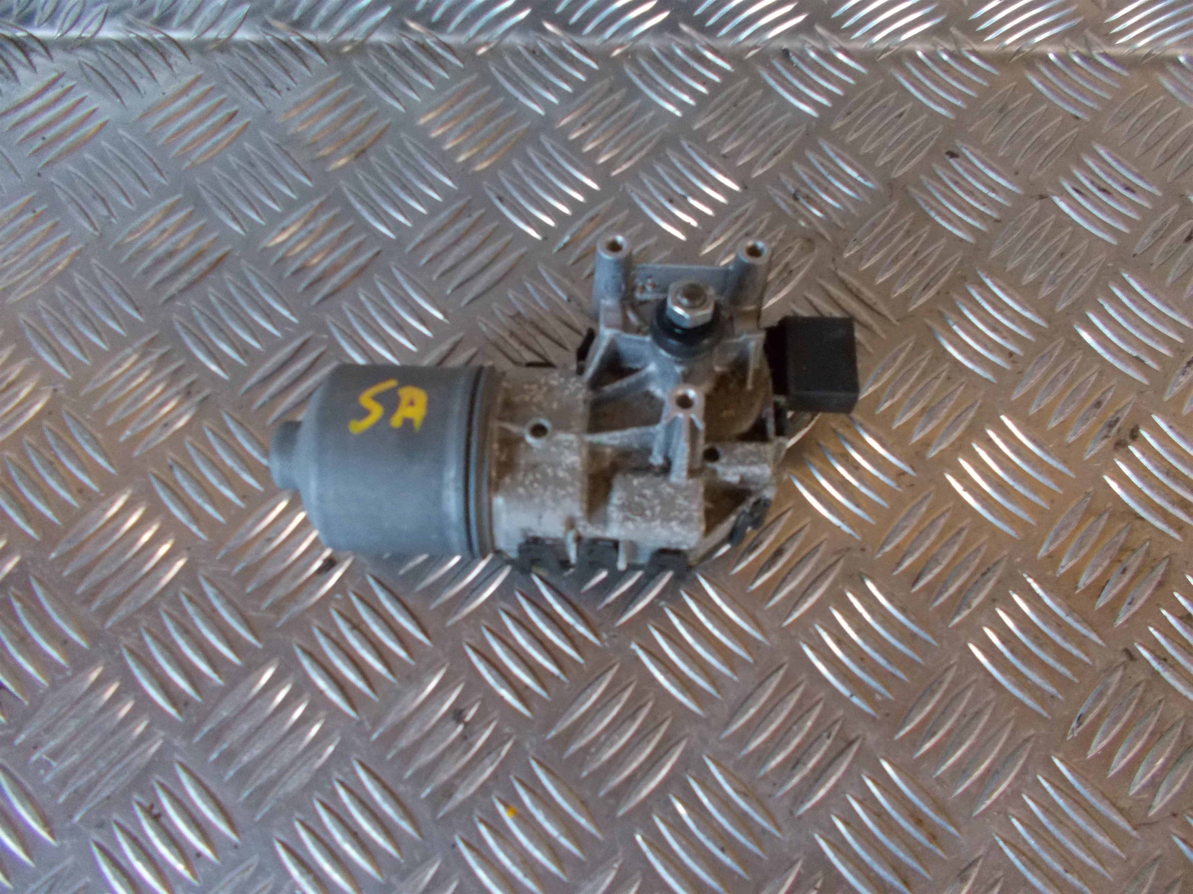 Audi A4 Viskermotor Med OEM Nr. 0390241509 Fra Audi Ophugger