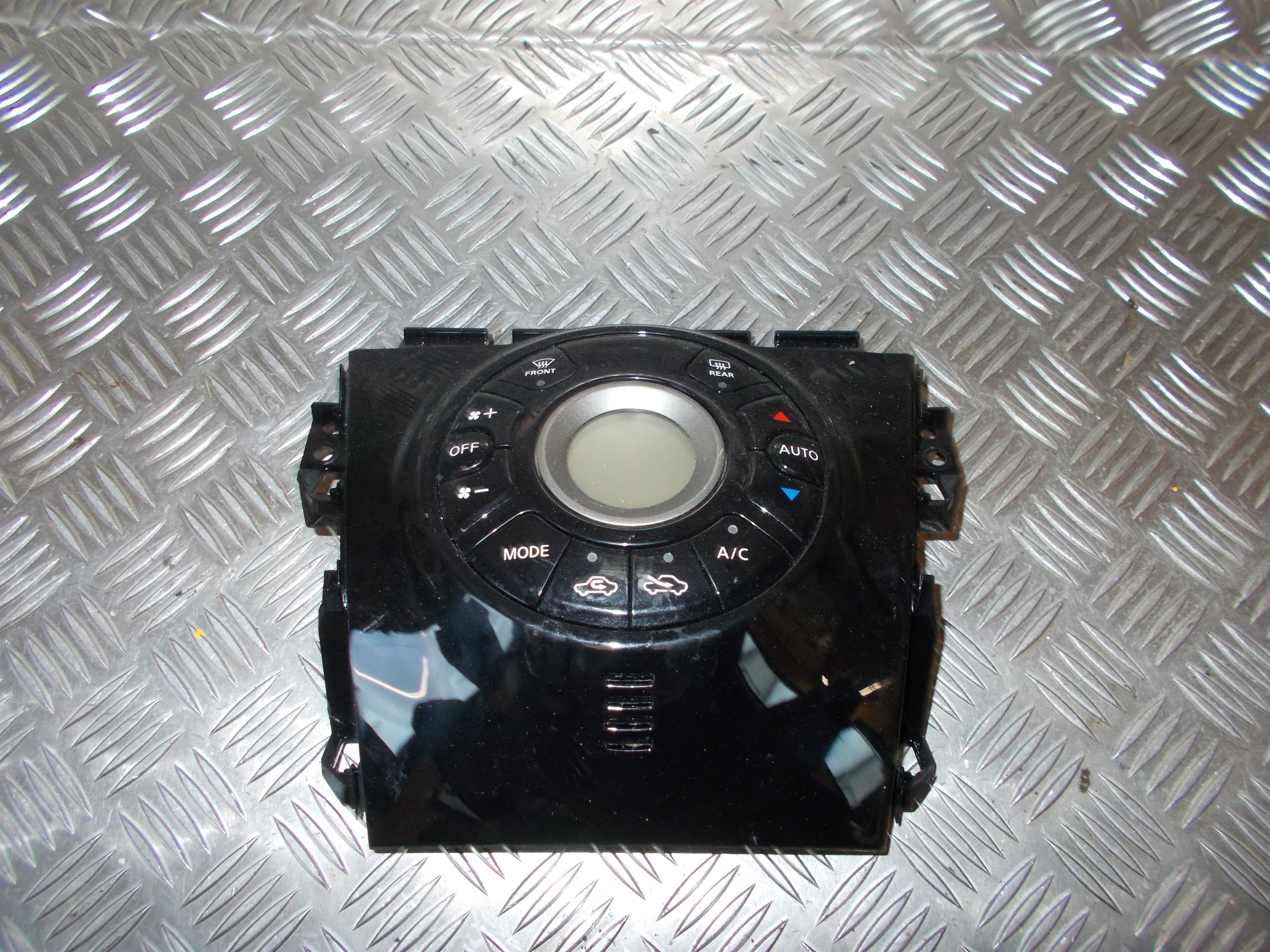 Nissan Note Varmeregulering Med OEM Nr. 275003VV0A Fra Nissan Ophugger