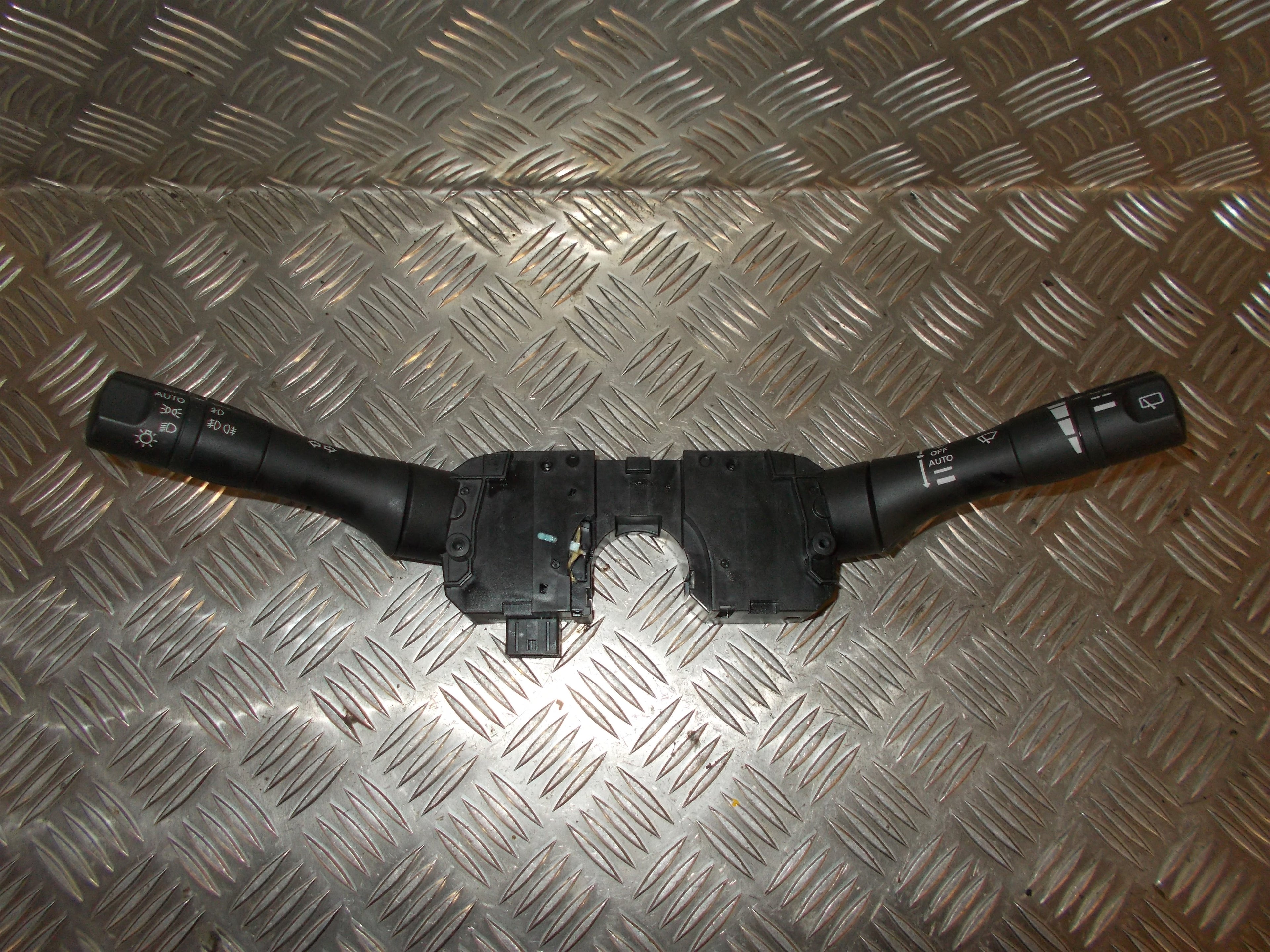 Nissan Note Kontakt Combi Med OEM Nr. 255601KK0C Fra Nissan Ophugger