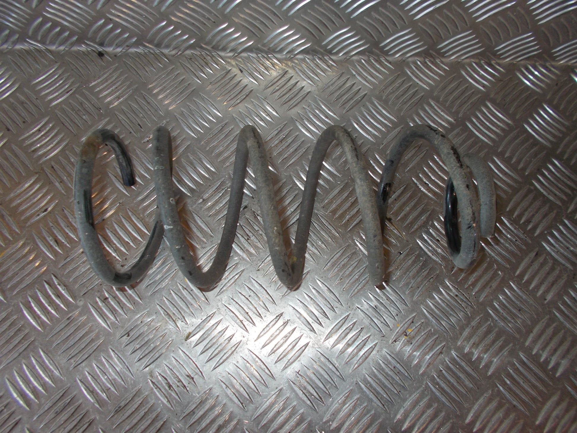 Fiat Grande Punto Bagfjeder Spiral Med OEM Nr. Ophugger Fra Fiat Ophugger