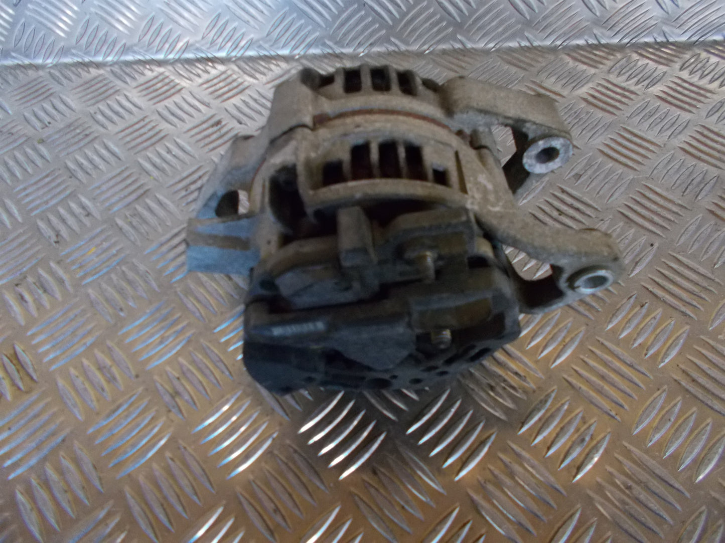 Opel Astra G Generator Med OEM Nr. 0124225002 Fra Opel Ophugger