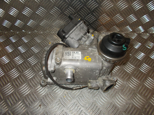 Audi A6 4G Køler Egr Med OEM Nr. 059131515BL Fra Audi Ophugger