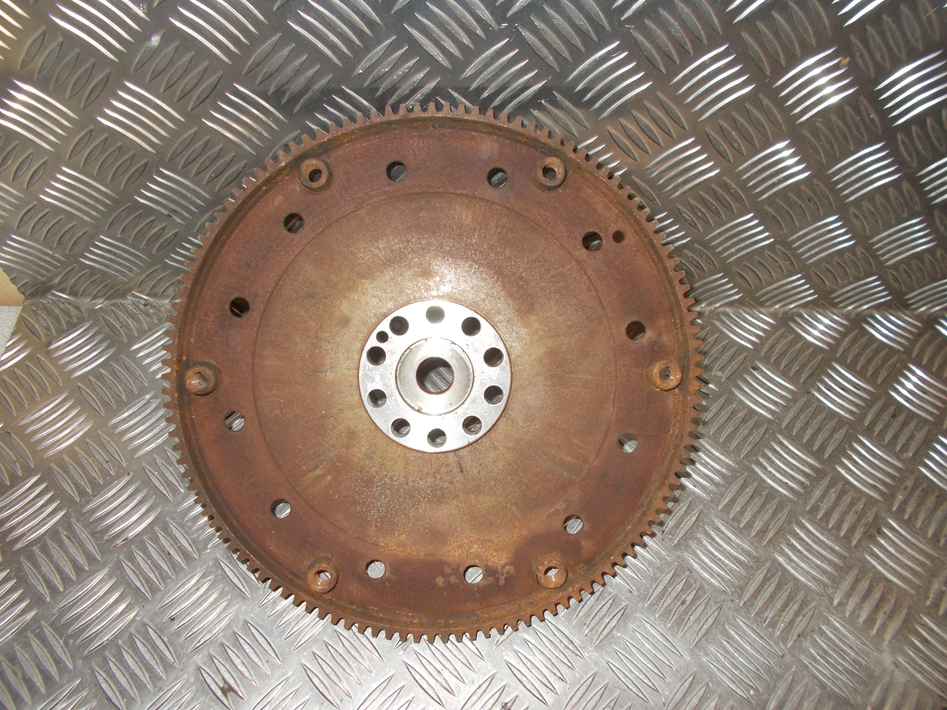 Audi A6 Svinghjul Autom Med OEM Nr. 059105323BN Fra Audi Ophugger