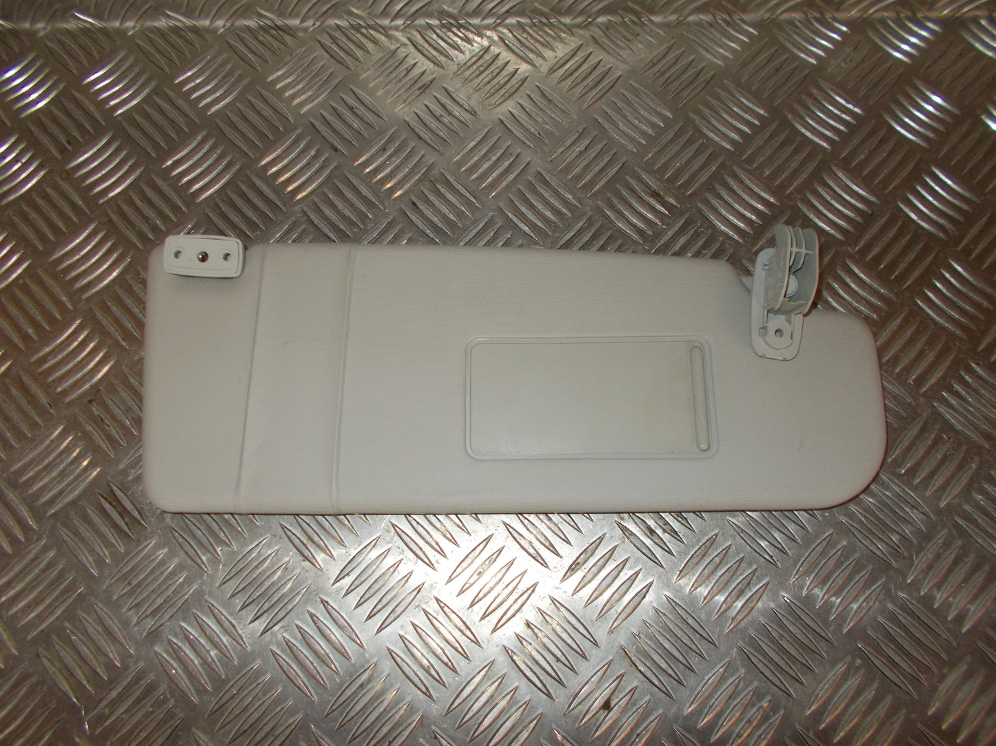 Skoda Octavia Solskærm Med OEM Nr. 1Z0857552D Fra Skoda Ophugger