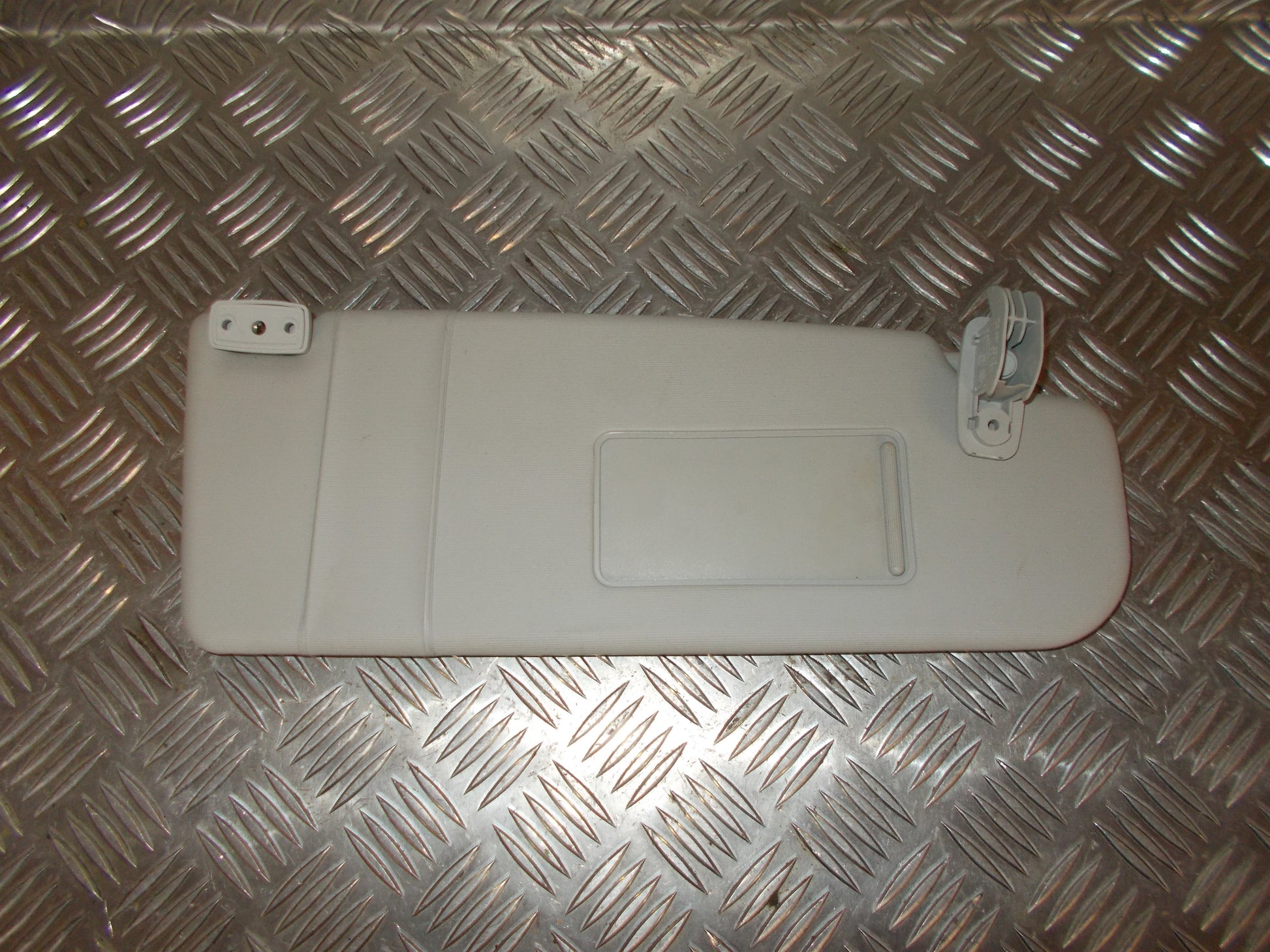 Skoda Octavia Solskærm Med OEM Nr. 1Z0857552D Fra Skoda Ophugger