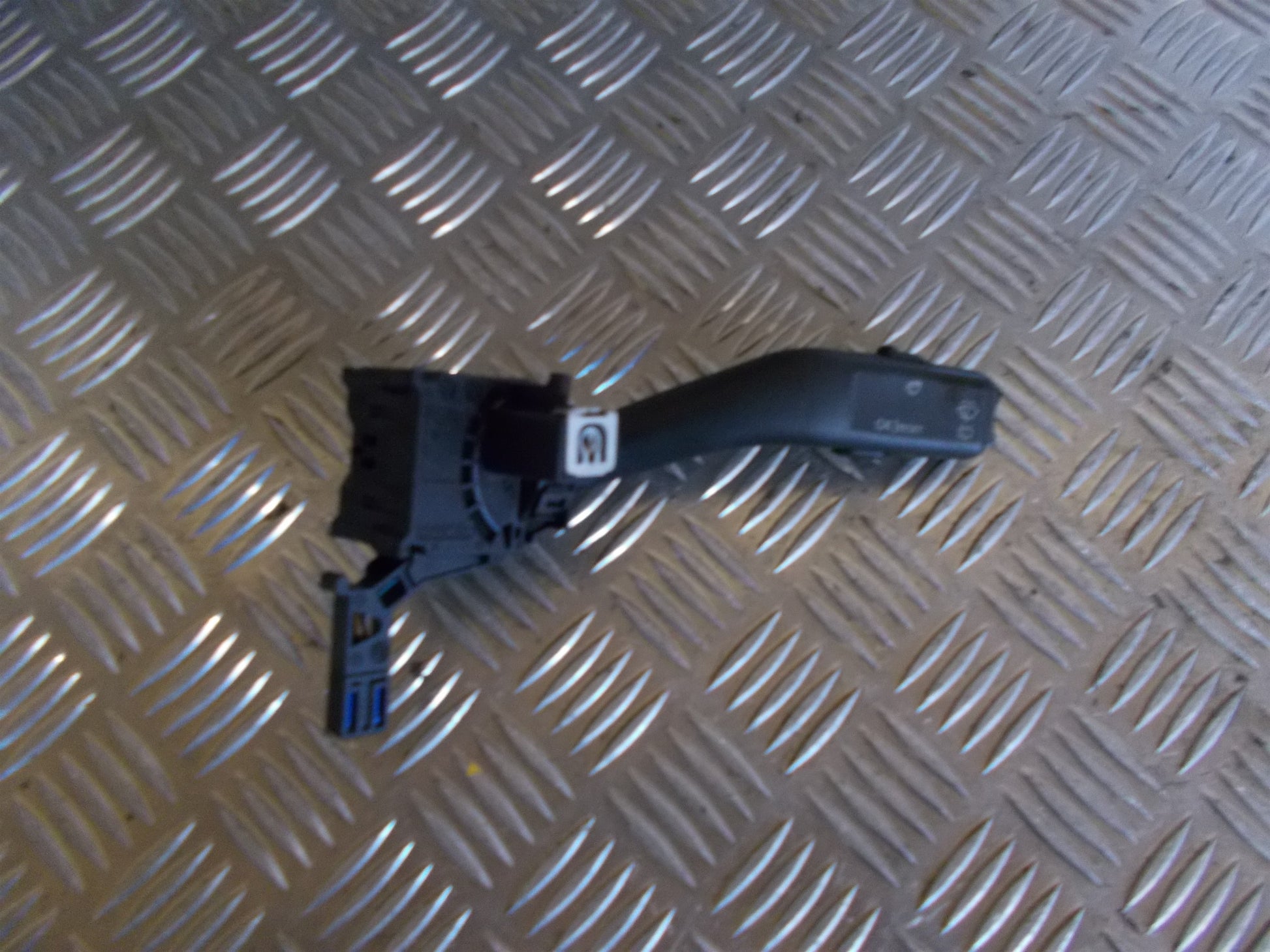 Skoda Octavia Kontakt Visker Med OEM Nr. 1K0953513 Fra Skoda Ophugger