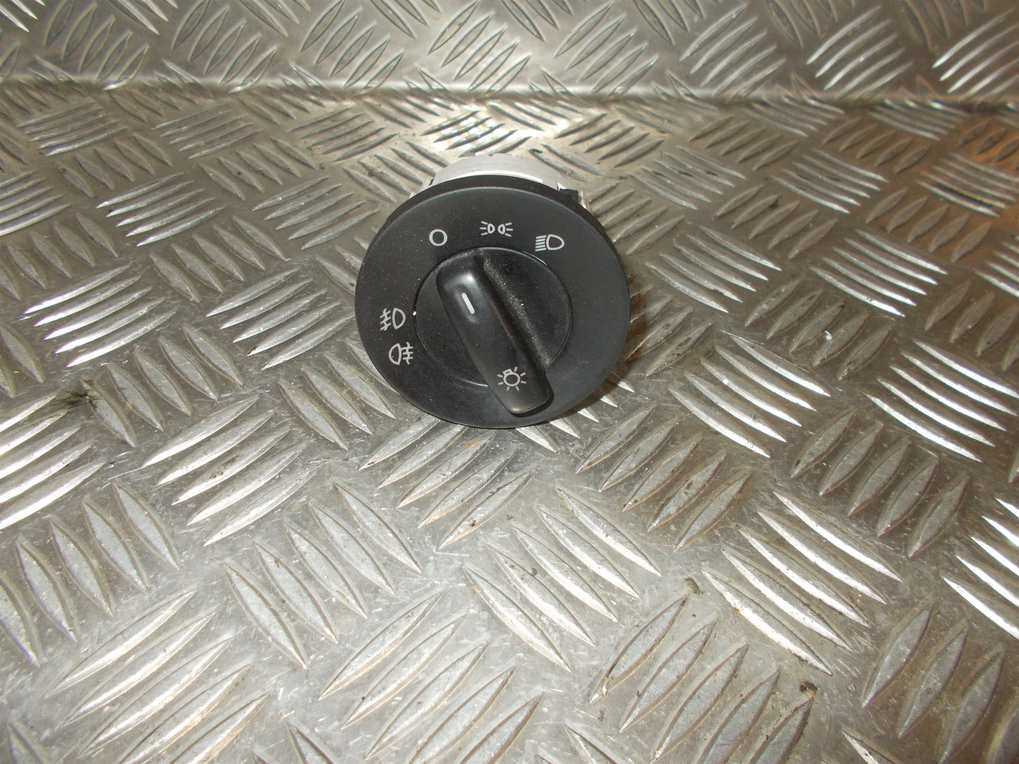 Skoda Octavia Kontakt Lys Med OEM Nr. 1Z0941431C Fra Skoda Ophugger