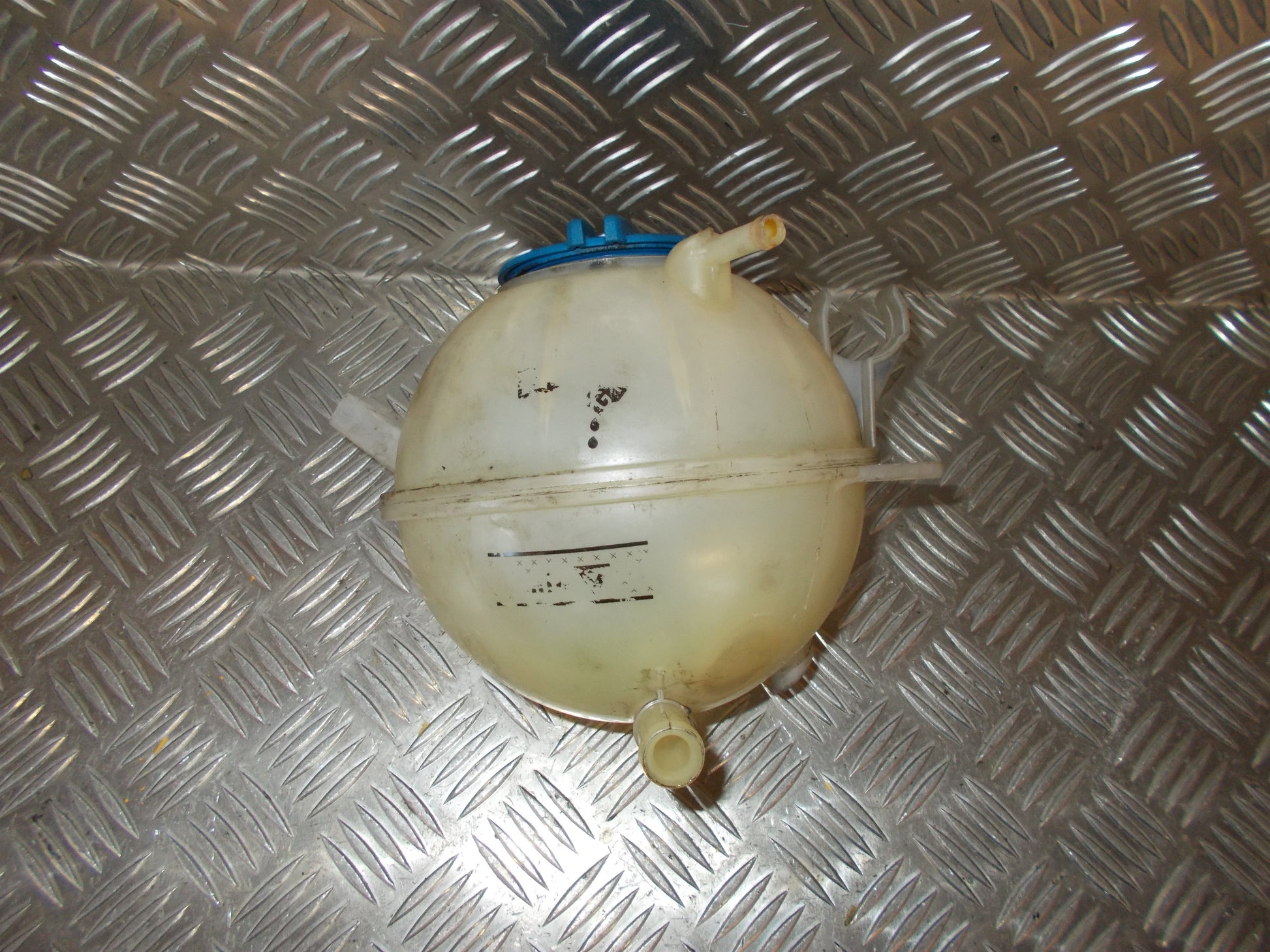 Skoda Octavia Ekspansionsbehold Med OEM Nr. 1K0121407A Fra Skoda Ophugger