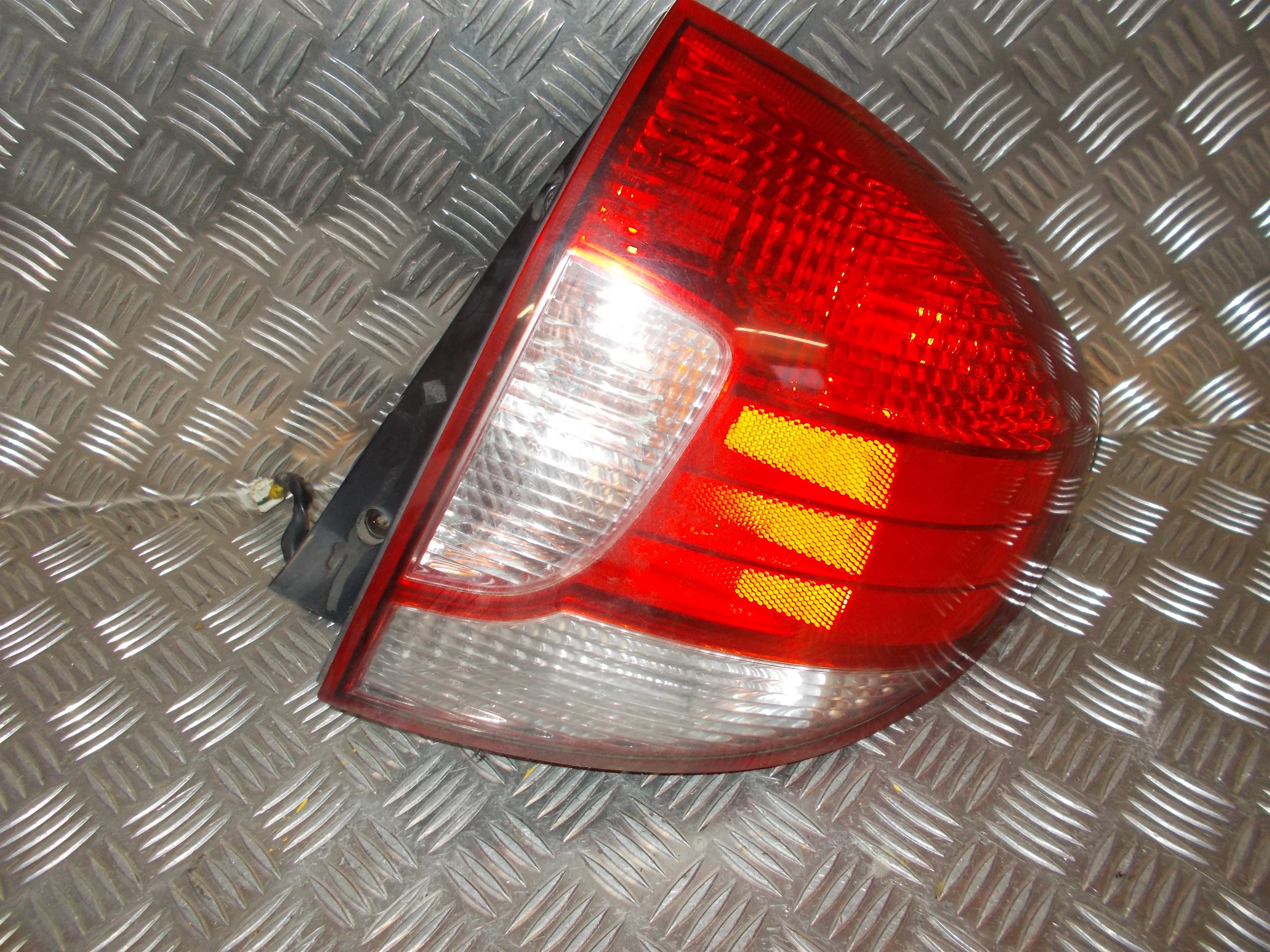 Kia Rio Dc Baglygte Med OEM Nr. Ophugger Fra Kia Ophugger