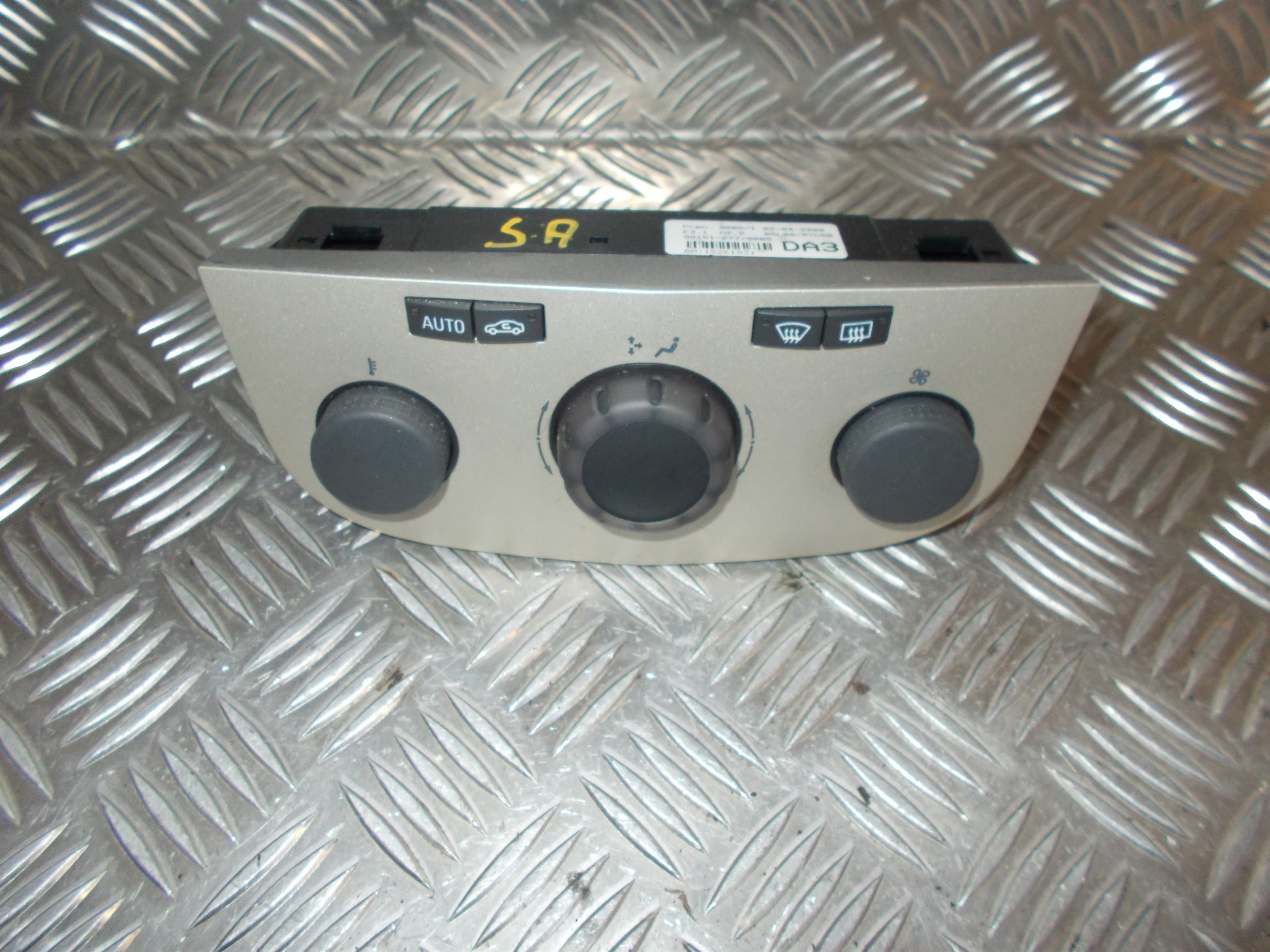 Opel Corsa D Varmeregulering Med OEM Nr. 13261831 Fra Opel Ophugger